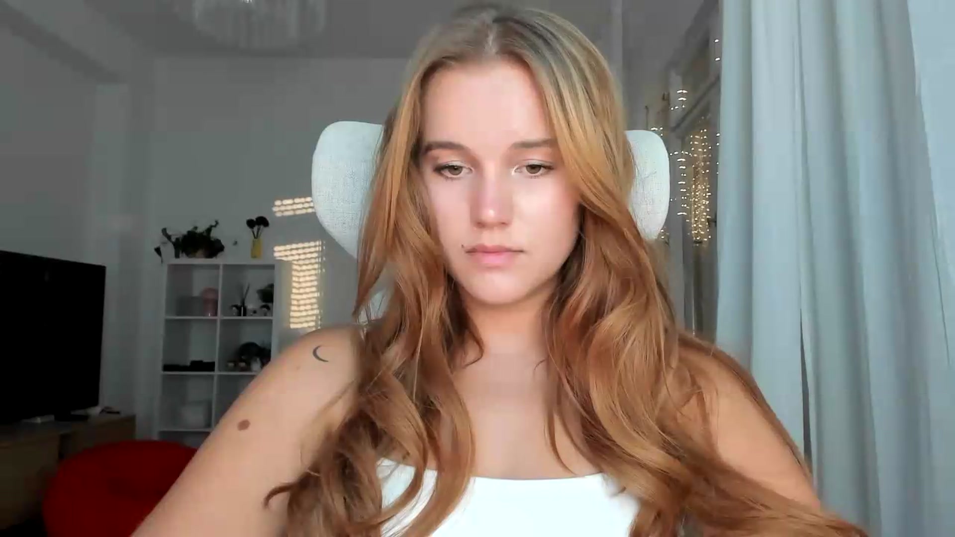 Gallery image thumbnail from Lia_lisia's myfreecams stream on, 08/12/2026, 17:40 image 8 of 20