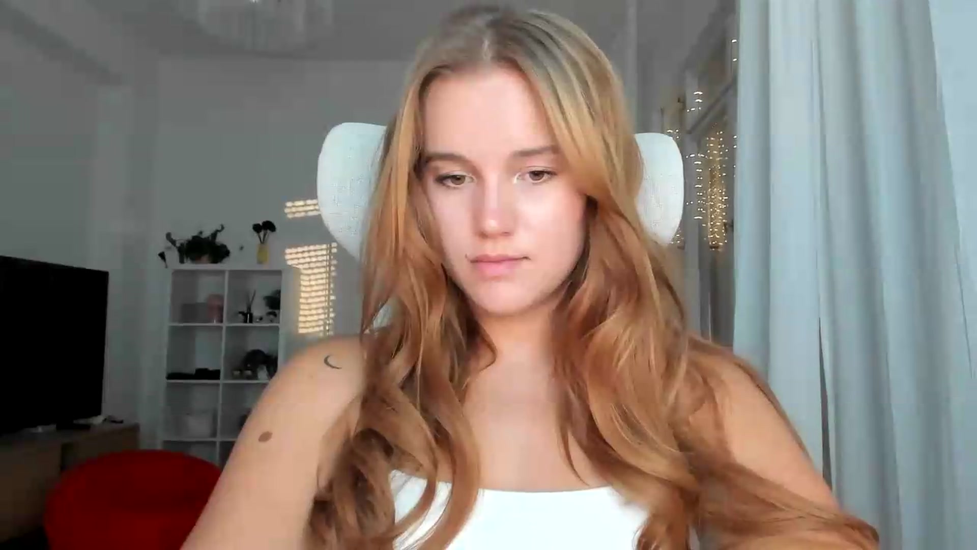 Gallery image thumbnail from Lia_lisia's myfreecams stream on, 08/12/2026, 17:40 image 10 of 20