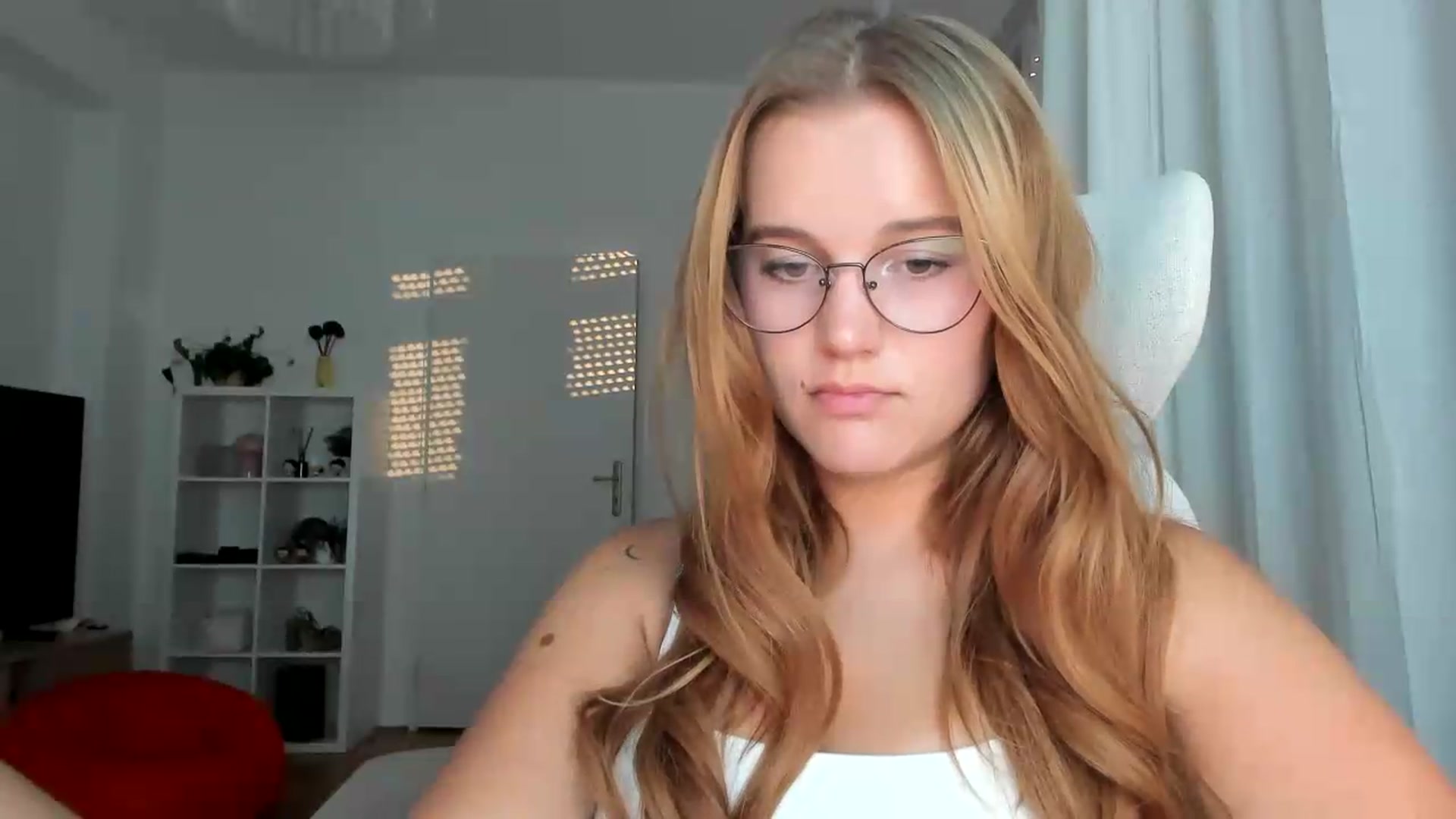 Gallery image thumbnail from Lia_lisia's myfreecams stream on, 08/12/2026, 17:40 image 19 of 20