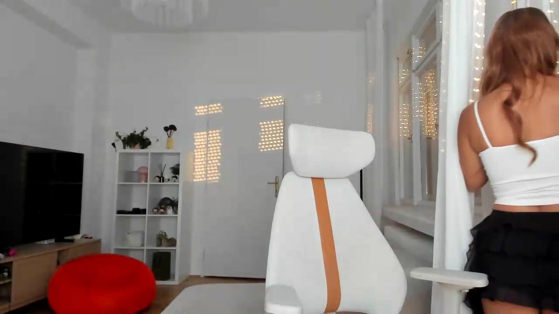 Gallery image thumbnail from Lia_lisia's myfreecams stream on, 08/12/2026, 17:40 image 20 of 20