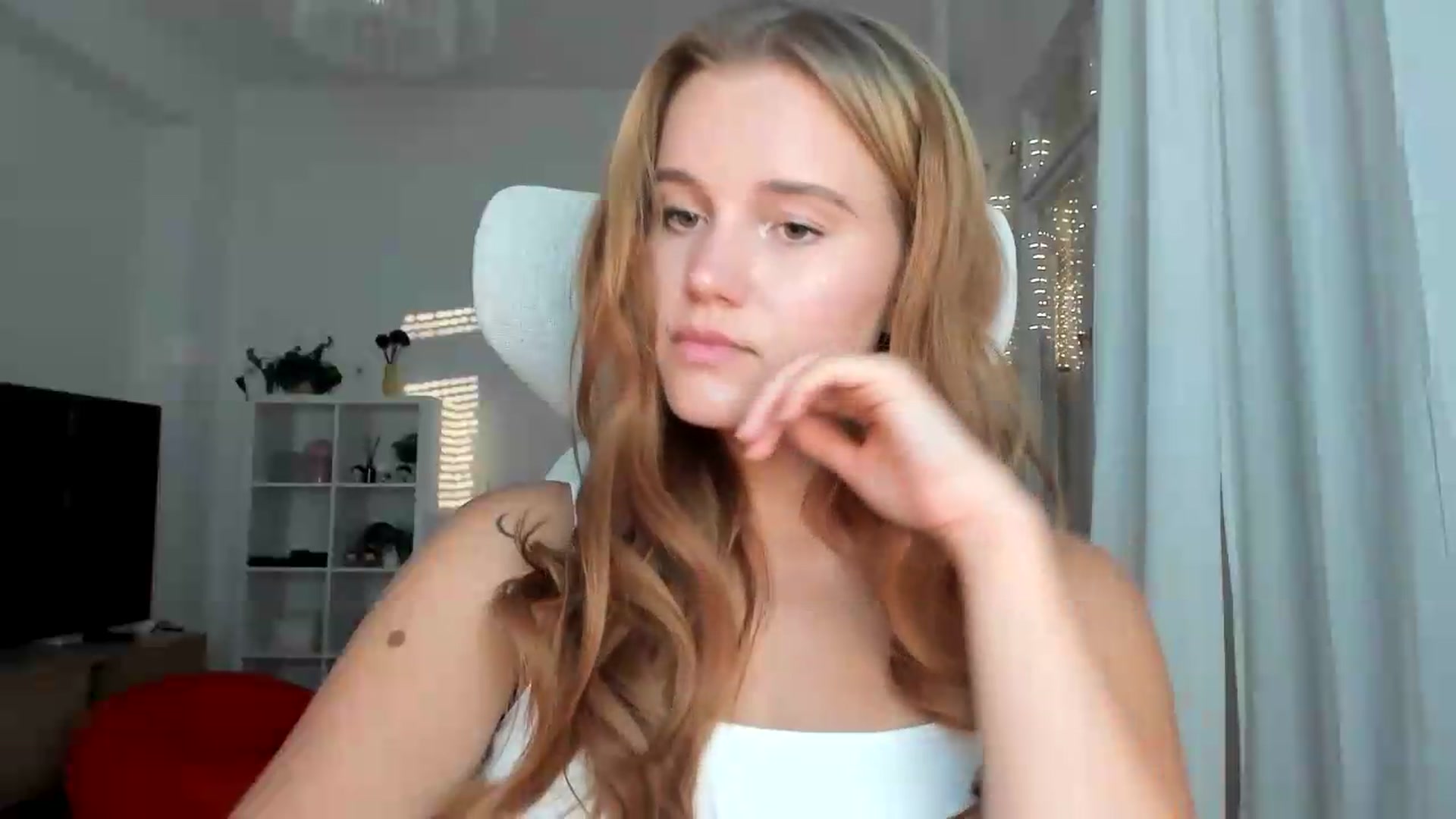 Gallery image thumbnail from Lia_lisia's myfreecams stream on, 08/12/2026, 17:40 image 4 of 20
