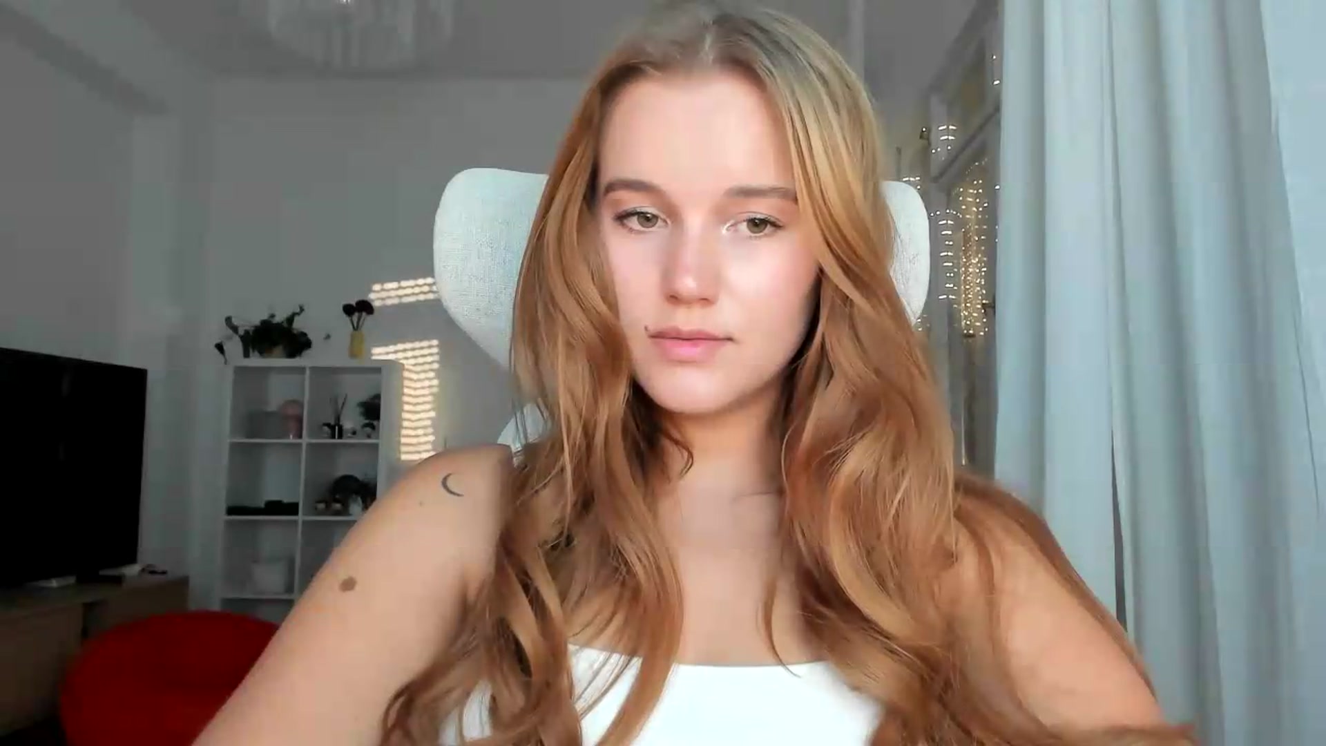 Gallery image thumbnail from Lia_lisia's myfreecams stream on, 08/12/2026, 17:40 image 5 of 20