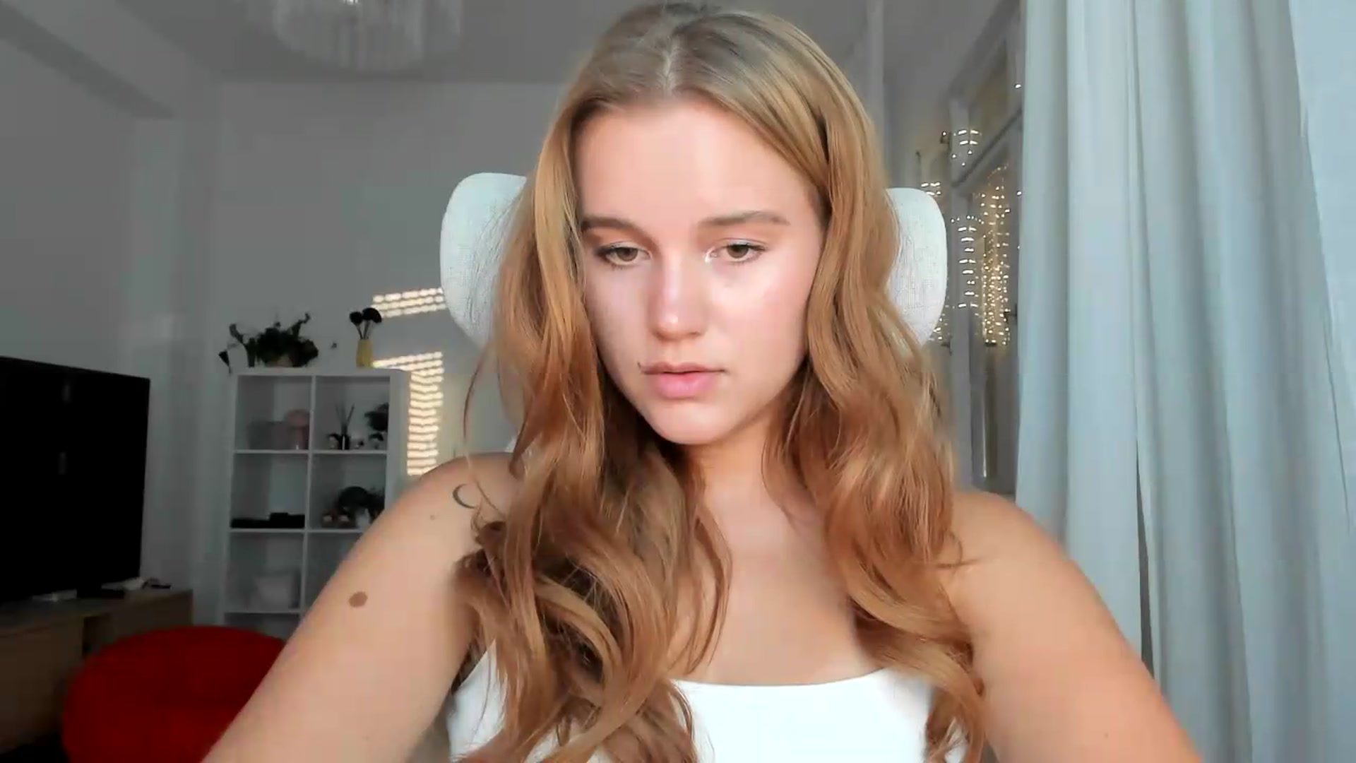 Gallery image thumbnail from Lia_lisia's myfreecams stream on, 08/12/2026, 17:40 image 3 of 20