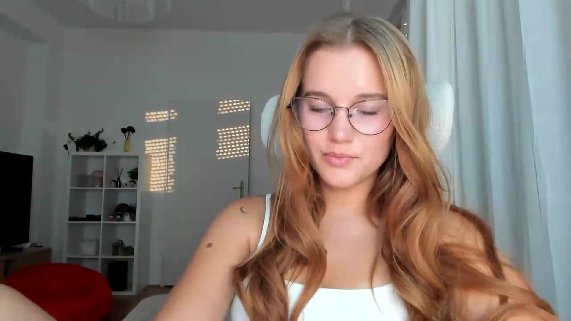 Gallery image thumbnail from Lia_lisia's myfreecams stream on, 08/12/2026, 17:40 image 13 of 20