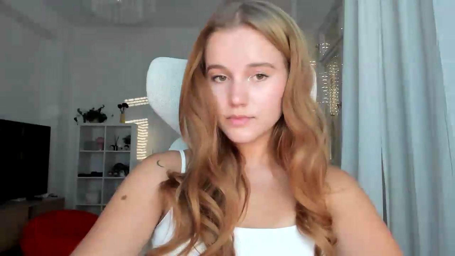 Gallery image thumbnail from Lia_lisia's myfreecams stream on, 08/12/2026, 17:40 image 2 of 20