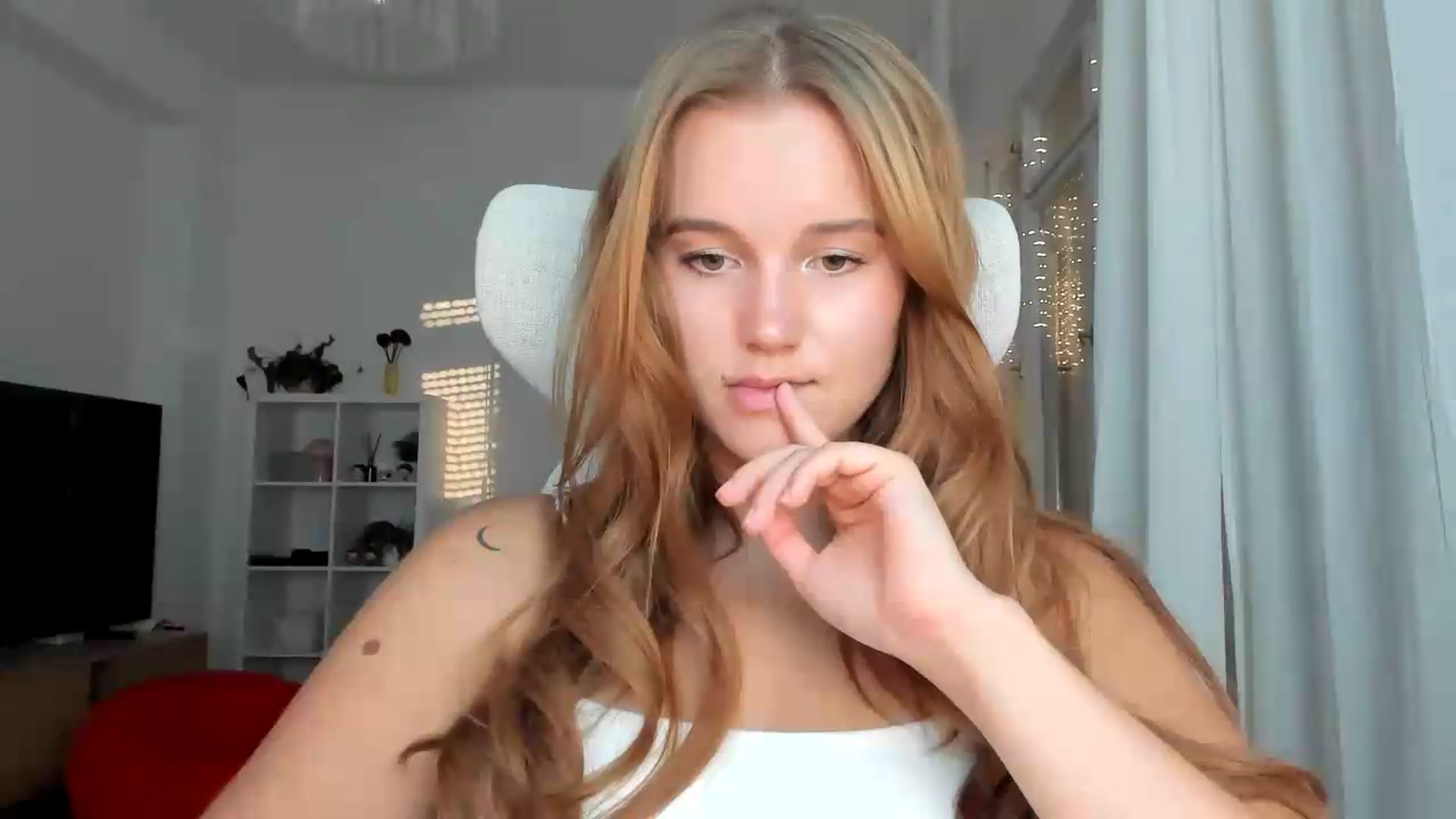 Gallery image thumbnail from Lia_lisia's myfreecams stream on, 08/12/2026, 17:40 image 9 of 20