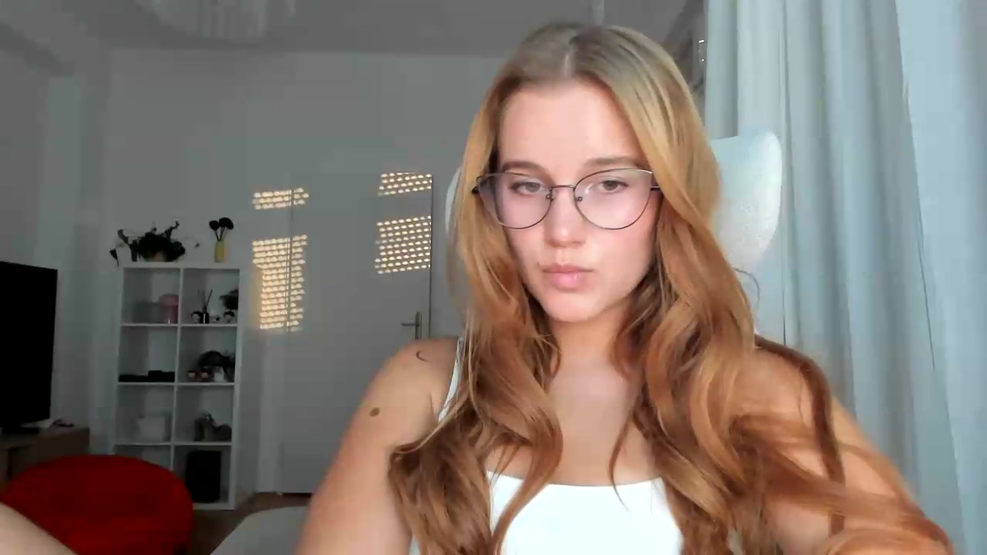 Gallery image thumbnail from Lia_lisia's myfreecams stream on, 08/12/2026, 17:40 image 14 of 20