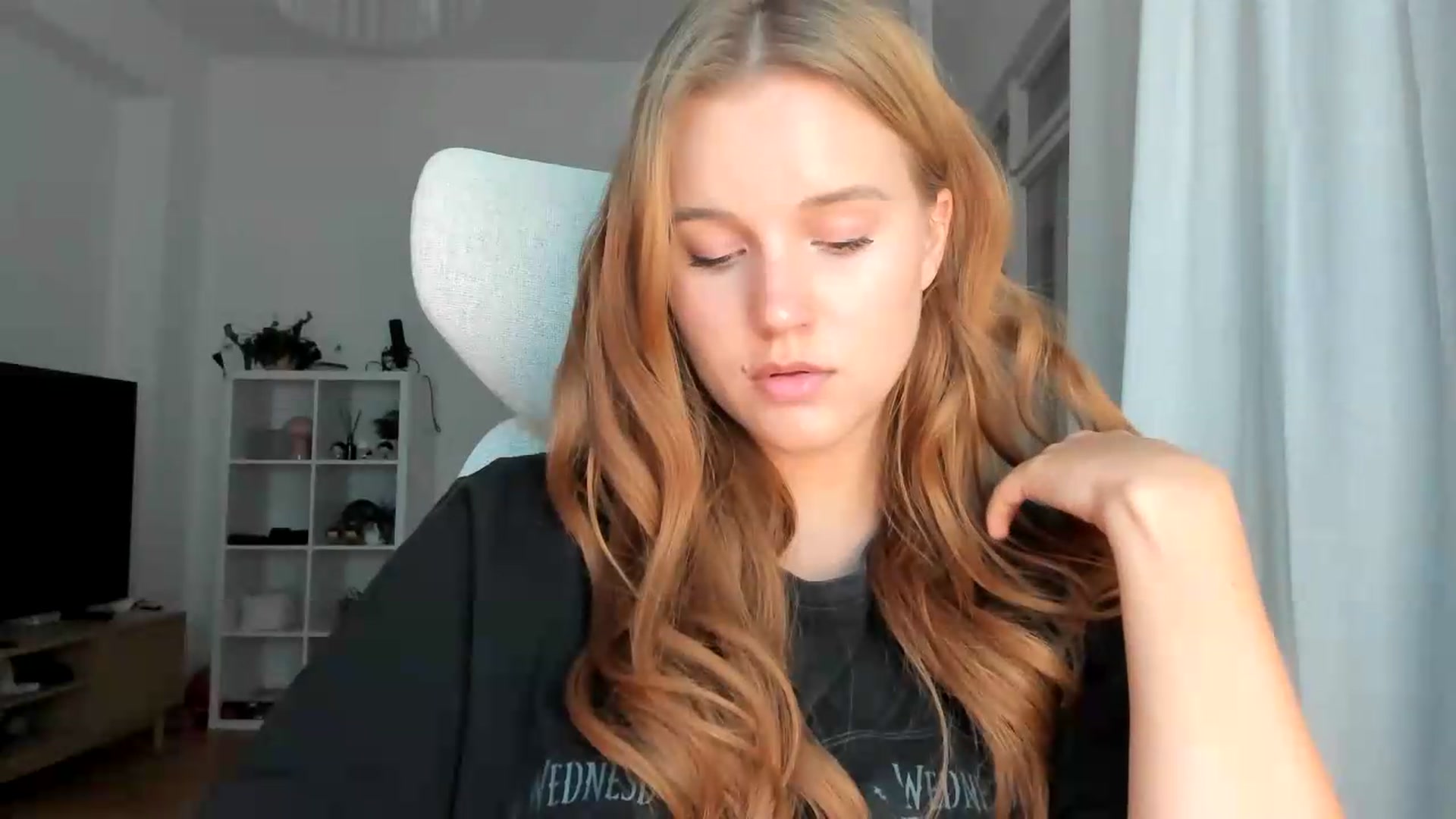 Gallery image thumbnail from Lia_lisia's myfreecams stream on, 08/13/2026, 18:05 image 16 of 20