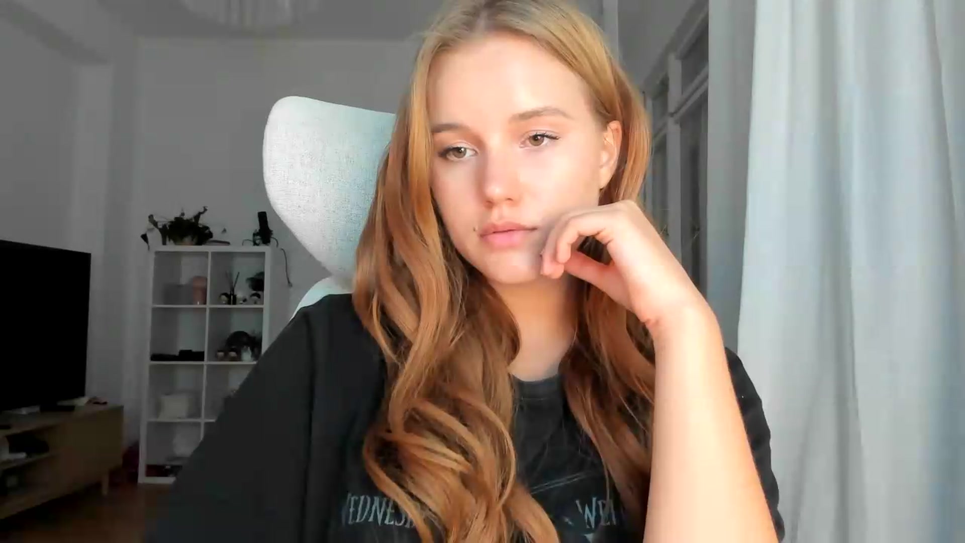 Gallery image thumbnail from Lia_lisia's myfreecams stream on, 08/13/2026, 18:05 image 13 of 20