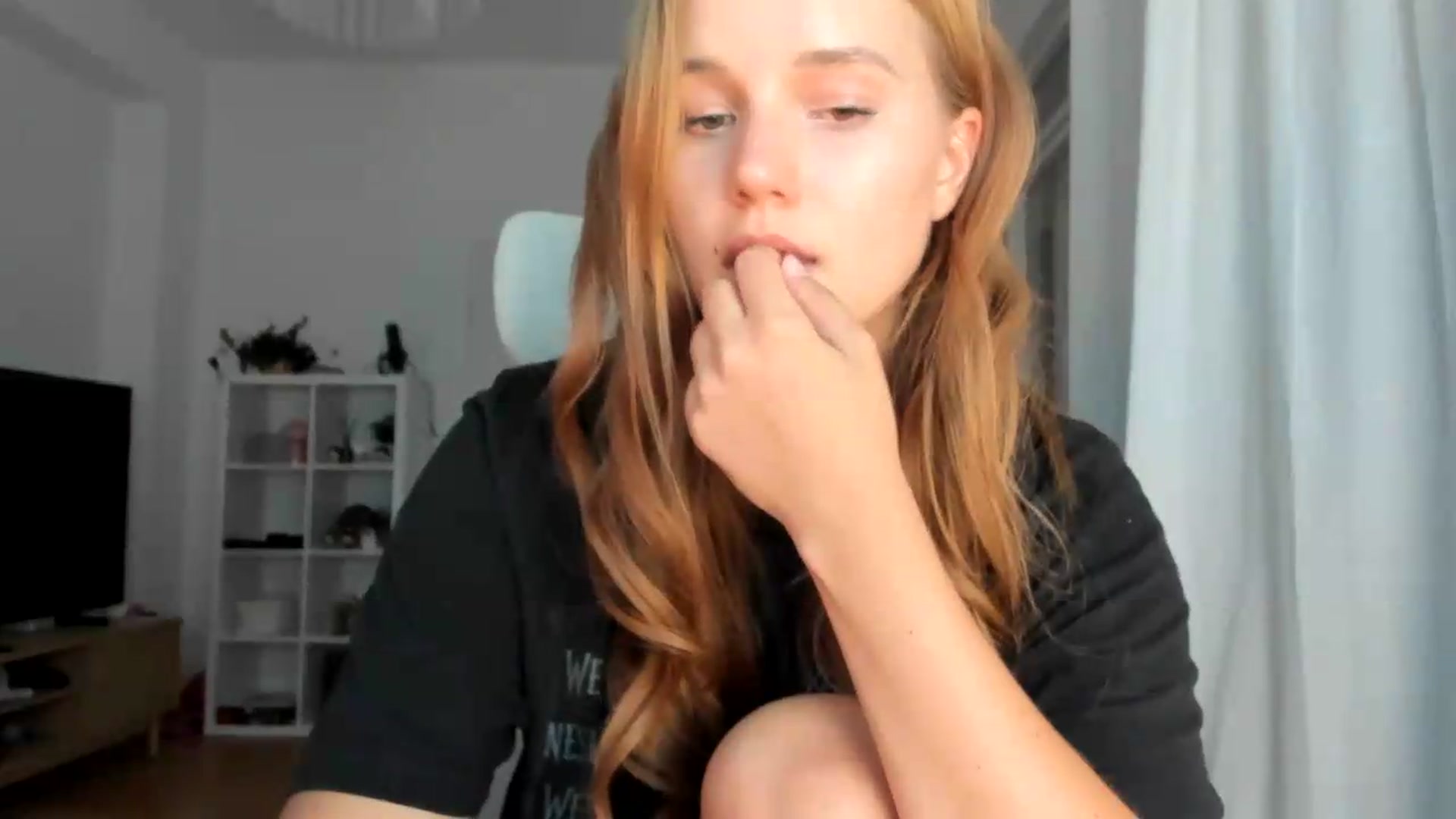Gallery image thumbnail from Lia_lisia's myfreecams stream on, 08/13/2026, 18:41 image 15 of 20