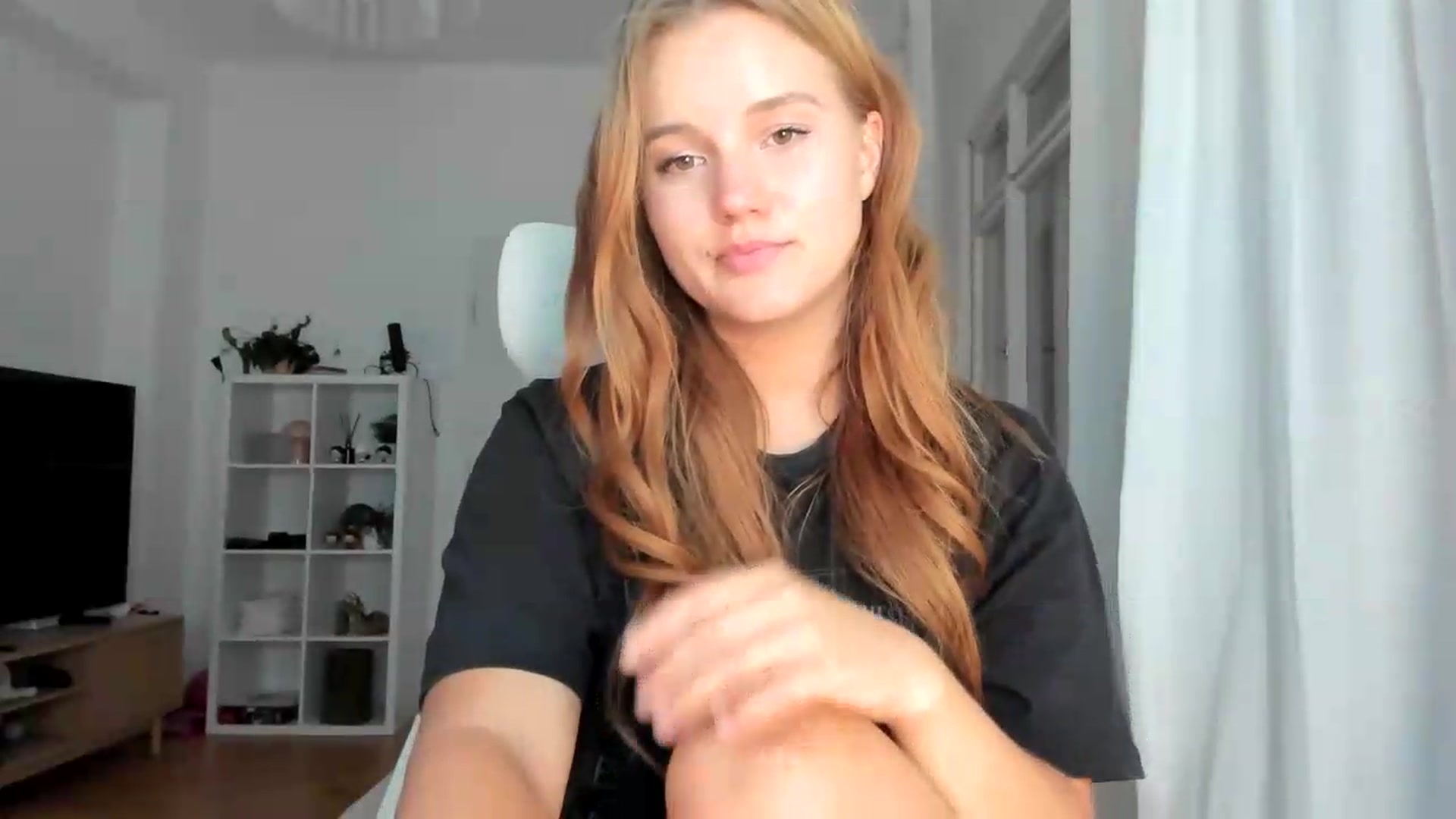 Gallery image thumbnail from Lia_lisia's myfreecams stream on, 08/13/2026, 18:41 image 14 of 20