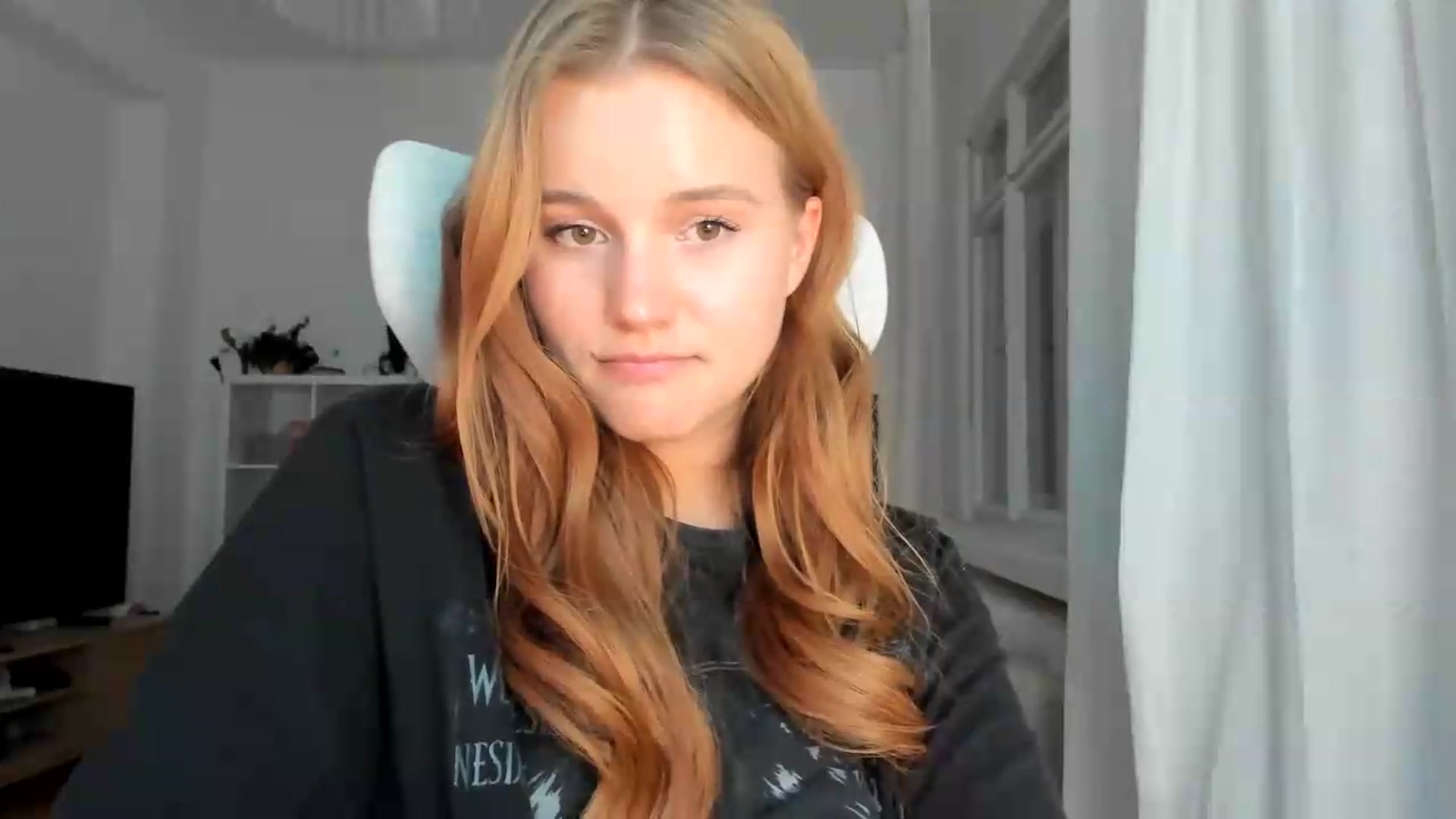 Gallery image thumbnail from Lia_lisia's myfreecams stream on, 08/13/2026, 18:41 image 19 of 20