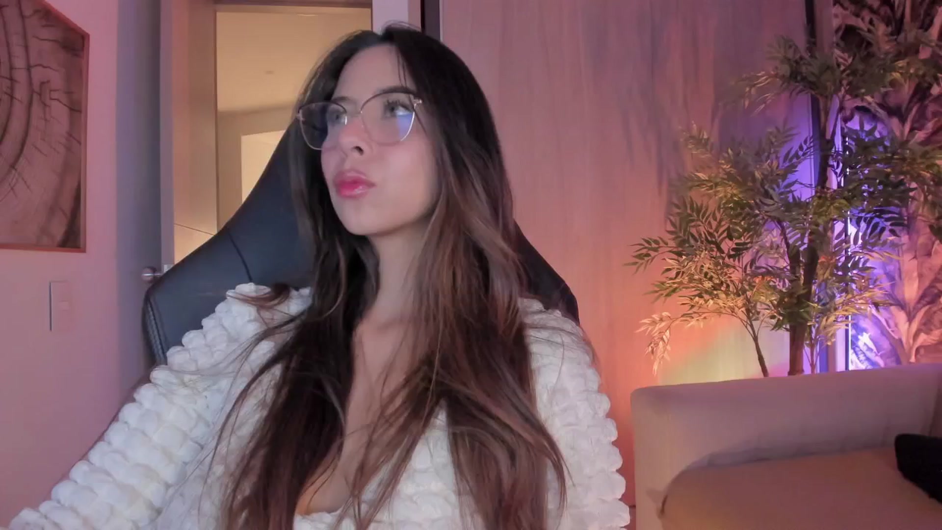 Gallery image thumbnail from Liacromwell's myfreecams stream on, 07/05/2025, 06:33 image 3 of 20