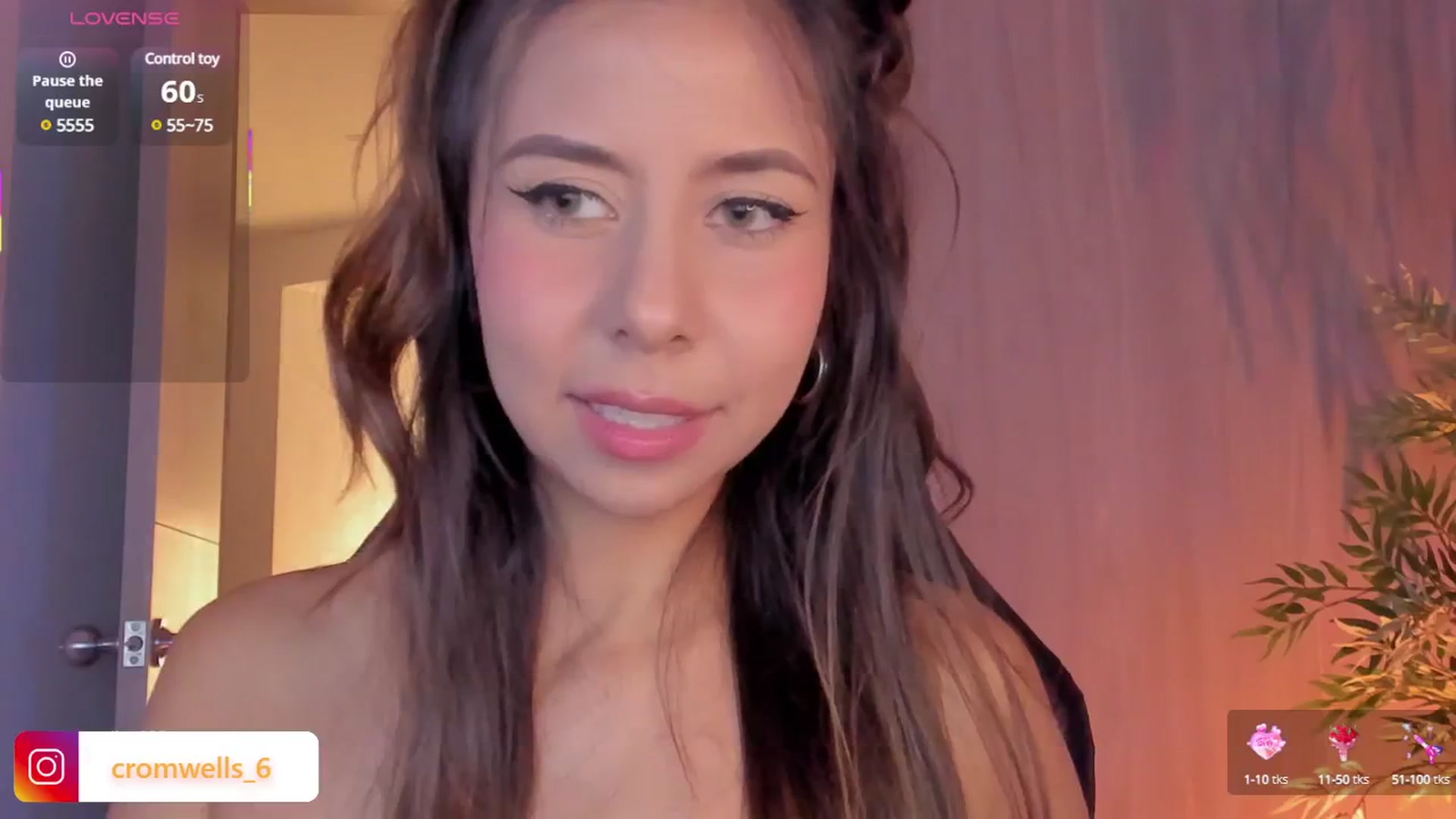 Gallery image thumbnail from Liacromwell's myfreecams stream on, 07/07/2025, 01:51 image 12 of 20