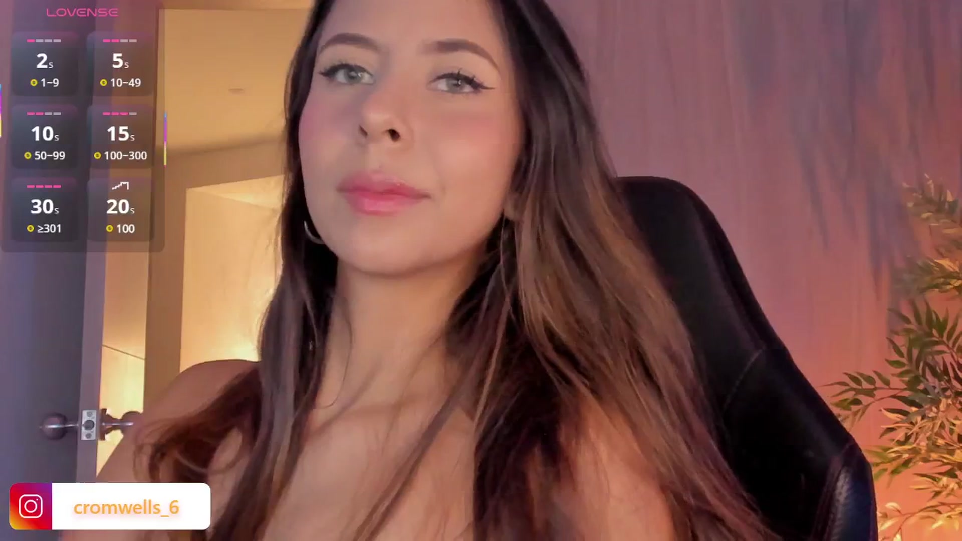 Gallery image thumbnail from Liacromwell's myfreecams stream on, 07/07/2025, 01:51 image 15 of 20