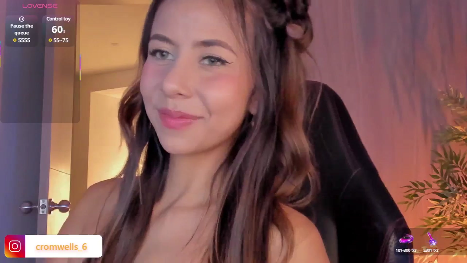 Gallery image thumbnail from Liacromwell's myfreecams stream on, 07/07/2025, 01:51 image 11 of 20