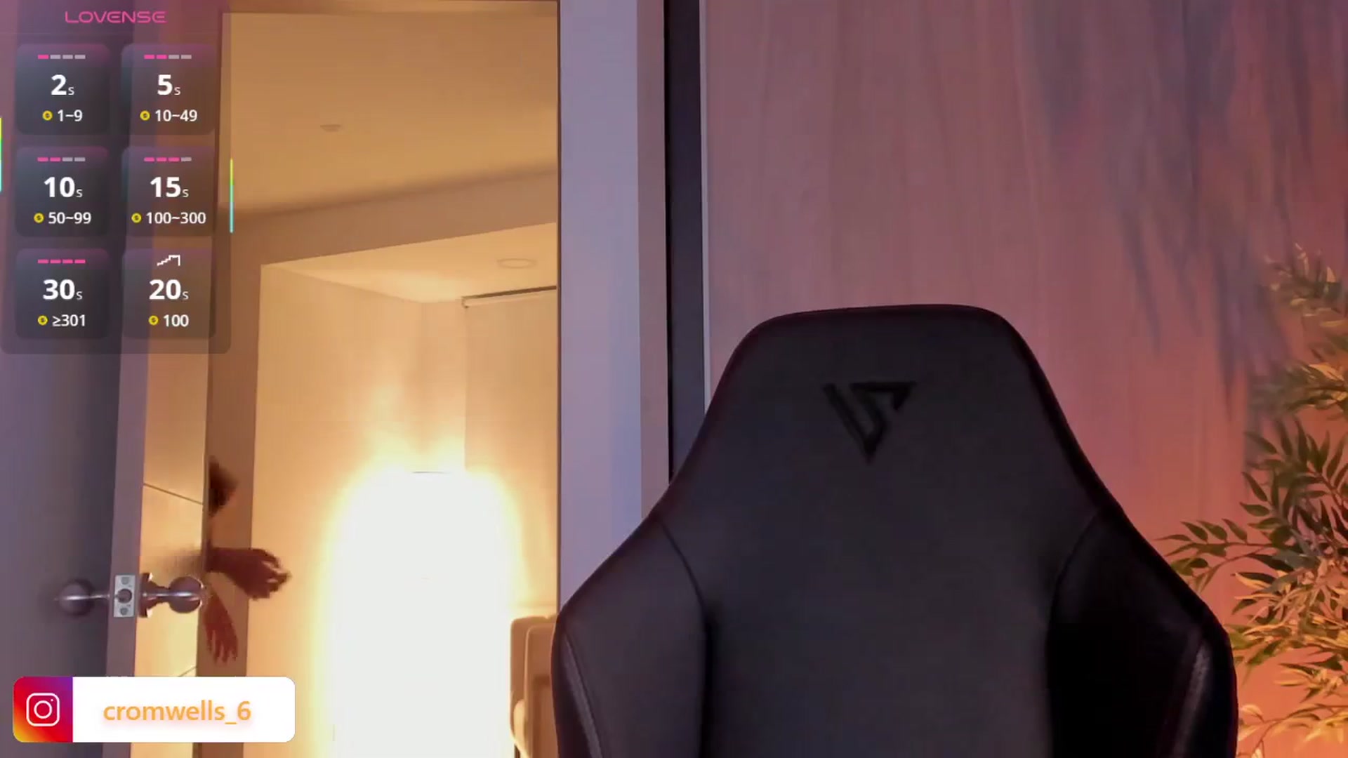 Gallery image thumbnail from Liacromwell's myfreecams stream on, 07/07/2025, 01:51 image 14 of 20