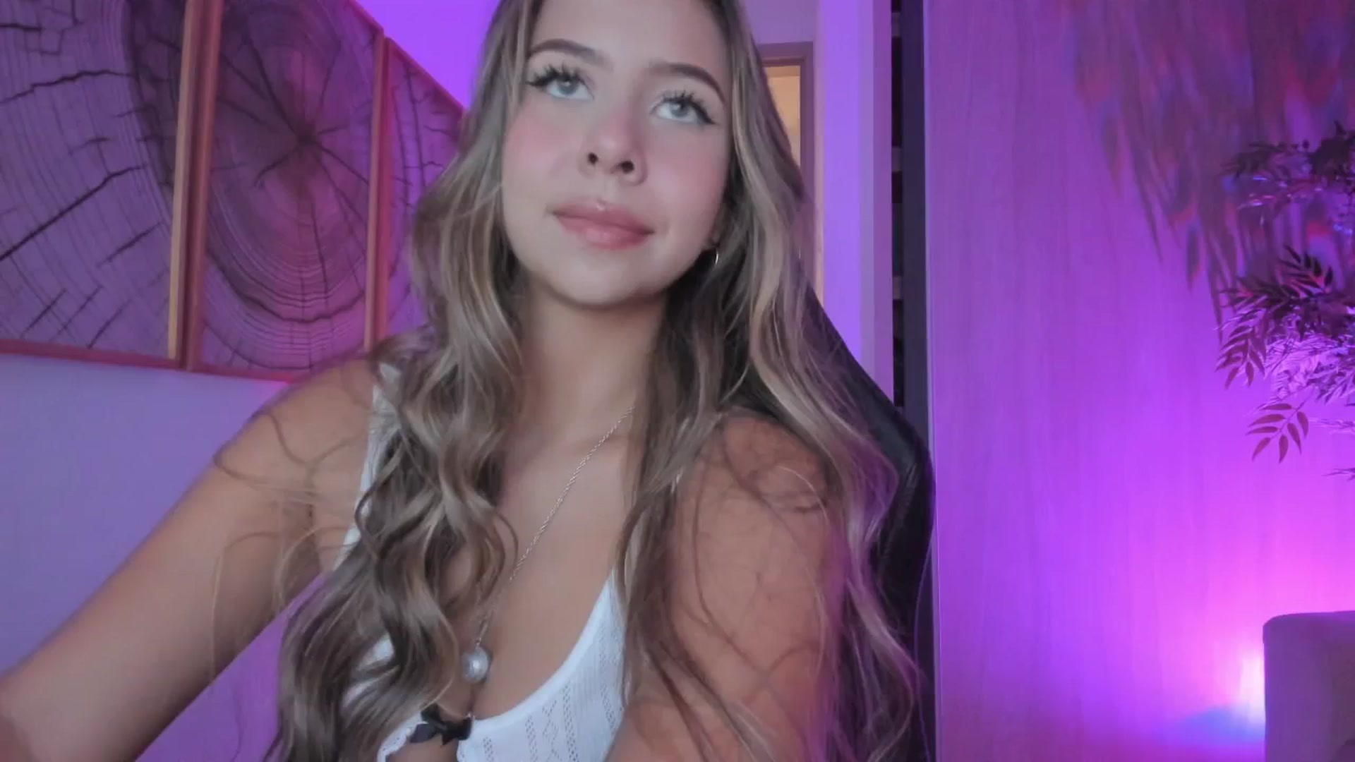 Gallery image thumbnail from Liacromwell's myfreecams stream on, 11/10/2025, 21:11 image 20 of 20
