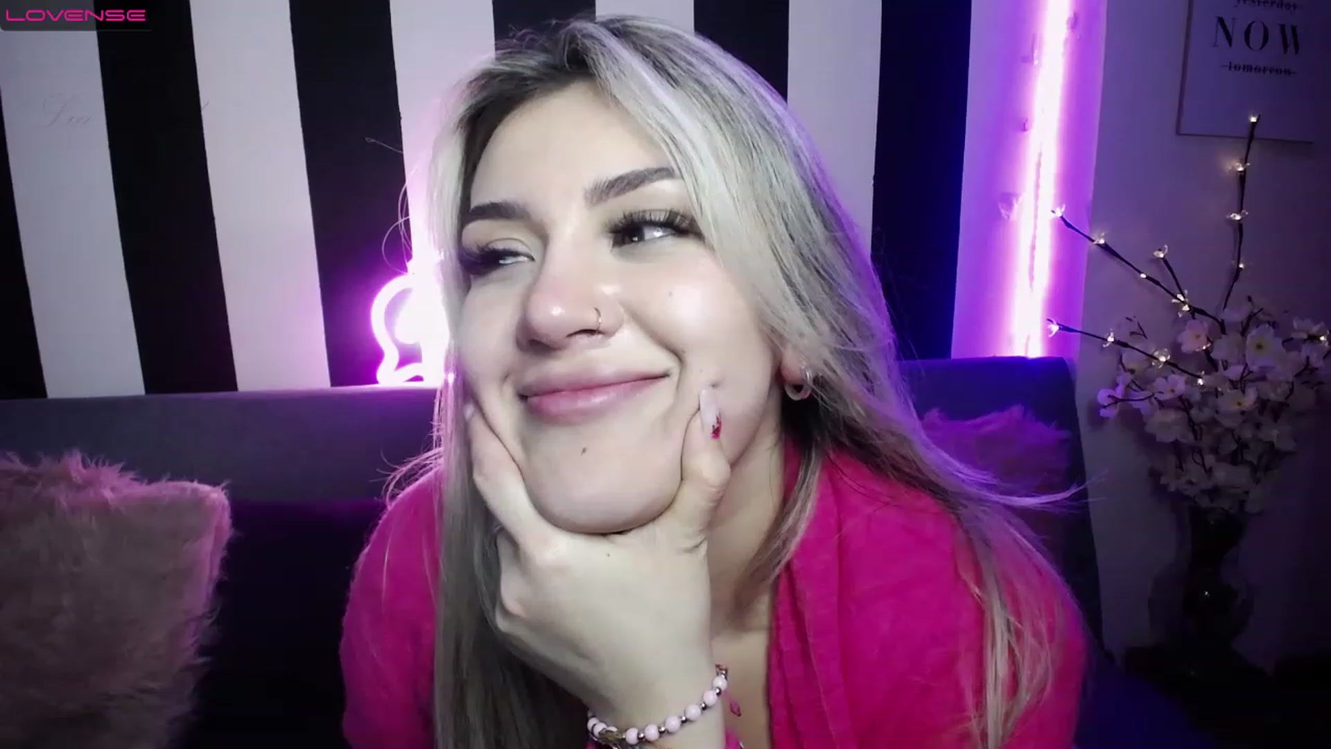 Gallery image thumbnail from Liasmithlatam's myfreecams stream on, 02/14/2023, 06:54 image 12 of 20