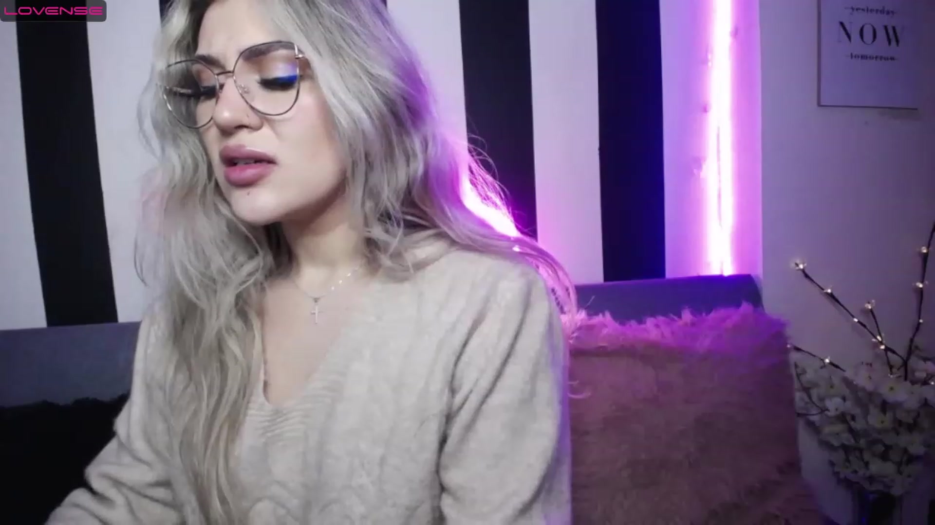 Gallery image thumbnail from Liasmithlatam's myfreecams stream on, 02/17/2023, 06:27 image 6 of 20