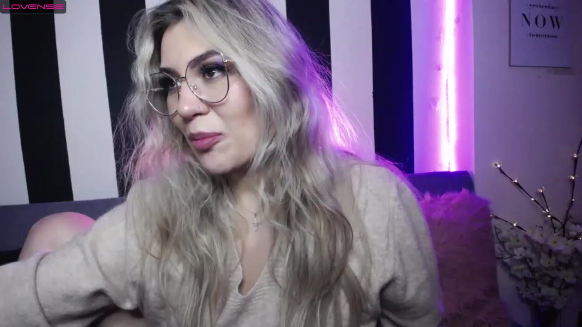 Gallery image thumbnail from Liasmithlatam's myfreecams stream on, 02/17/2023, 06:27 image 5 of 20