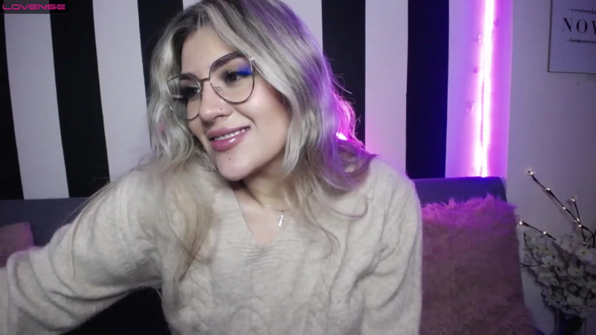 Gallery image thumbnail from Liasmithlatam's myfreecams stream on, 02/17/2023, 06:27 image 10 of 20