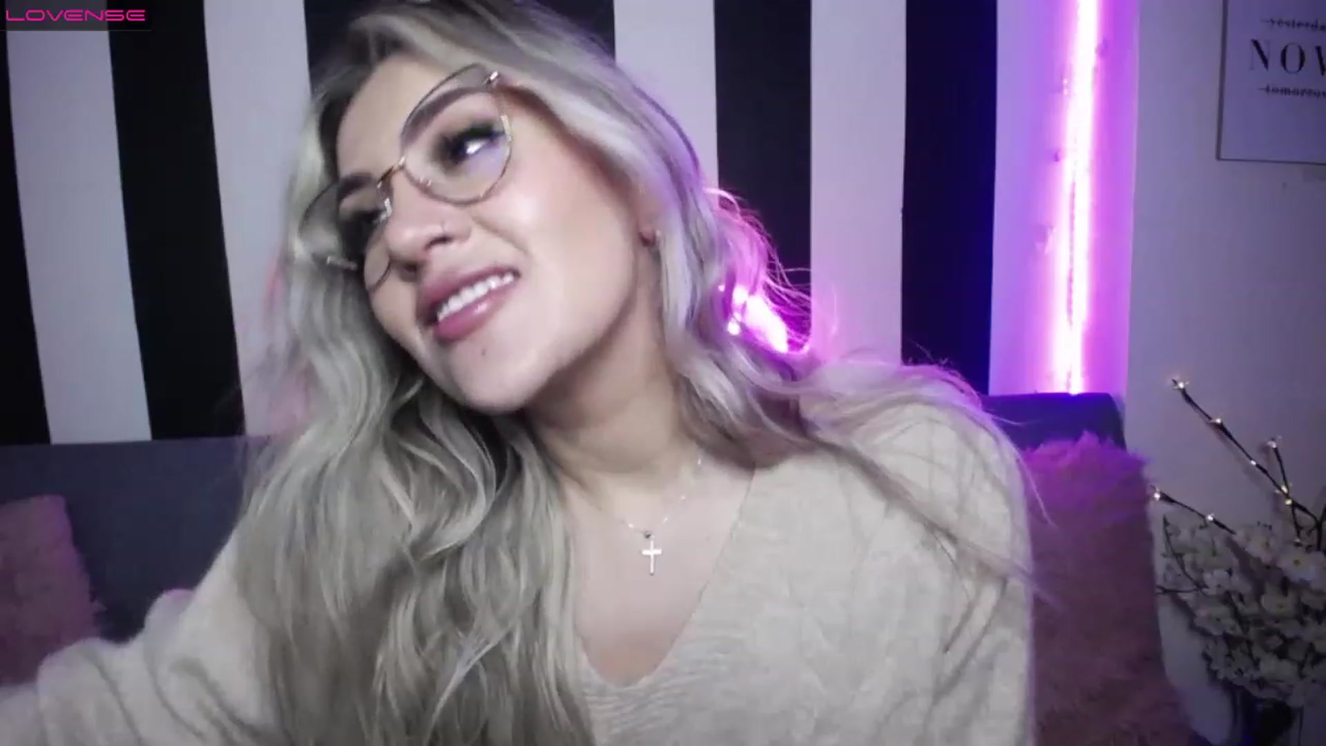 Gallery image thumbnail from Liasmithlatam's myfreecams stream on, 02/17/2023, 06:27 image 11 of 20