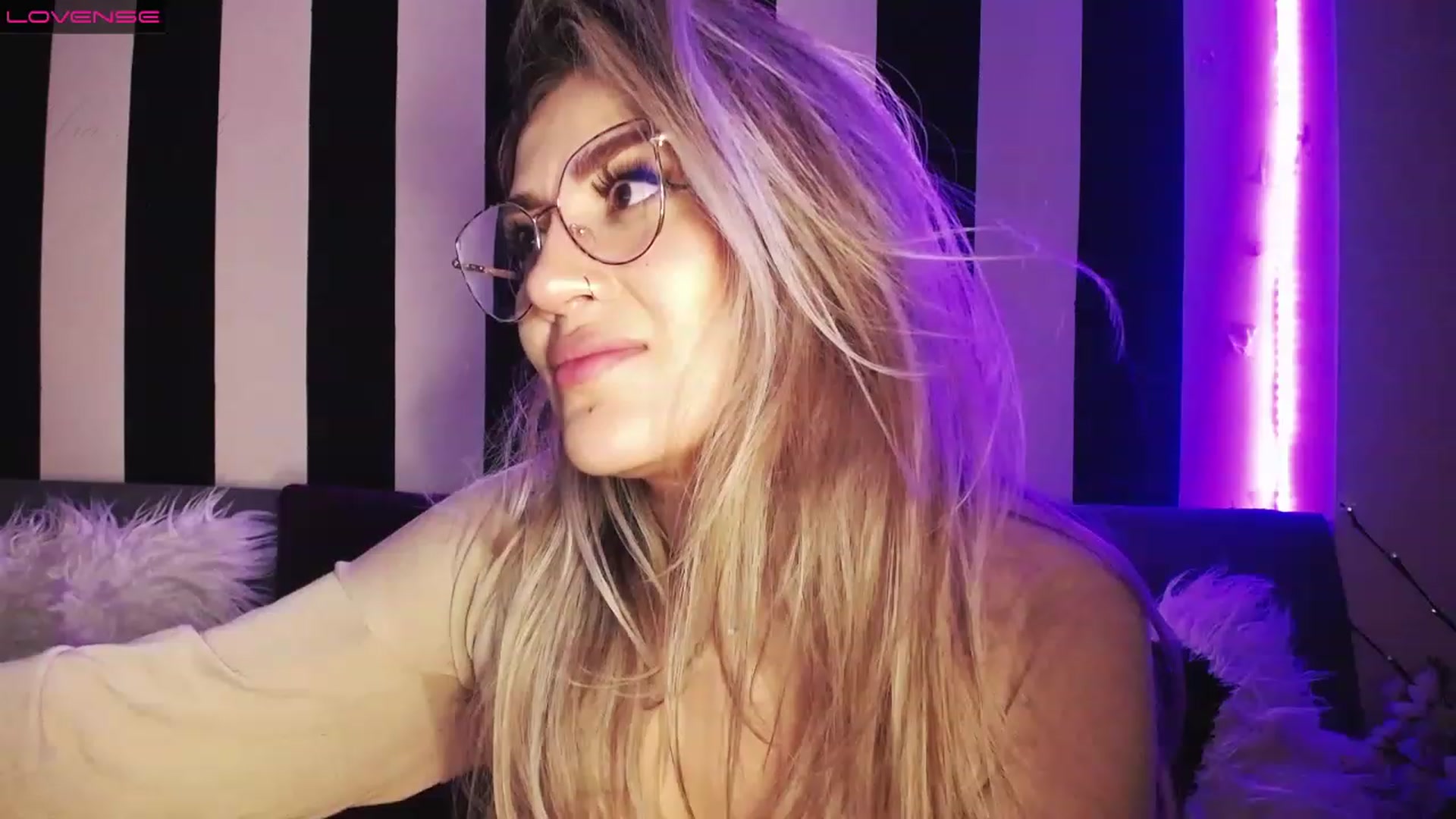 Gallery image thumbnail from Liasmithlatam's myfreecams stream on, 03/08/2023, 06:49 image 10 of 20