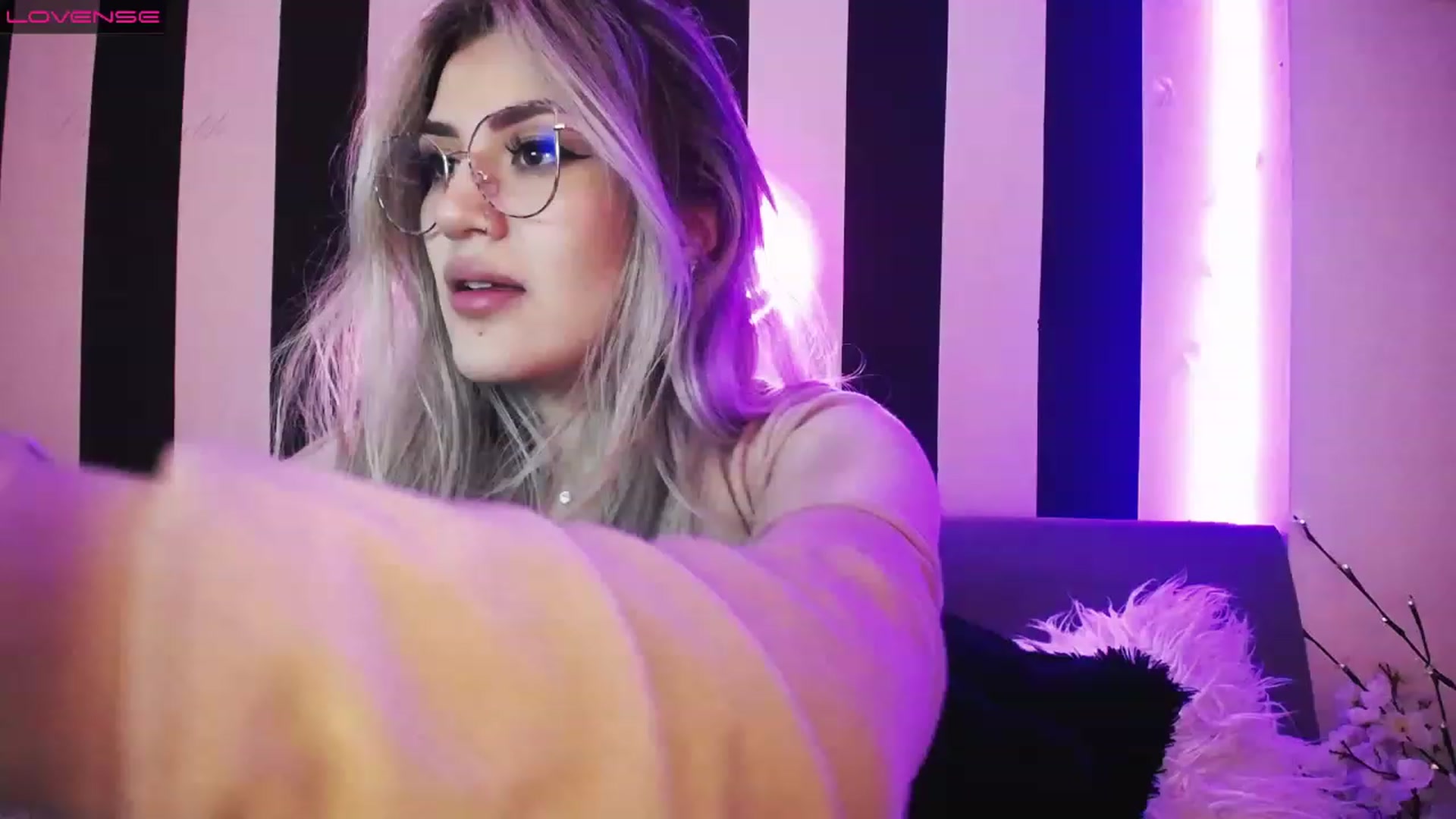 Gallery image thumbnail from Liasmithlatam's myfreecams stream on, 03/08/2023, 06:49 image 3 of 20