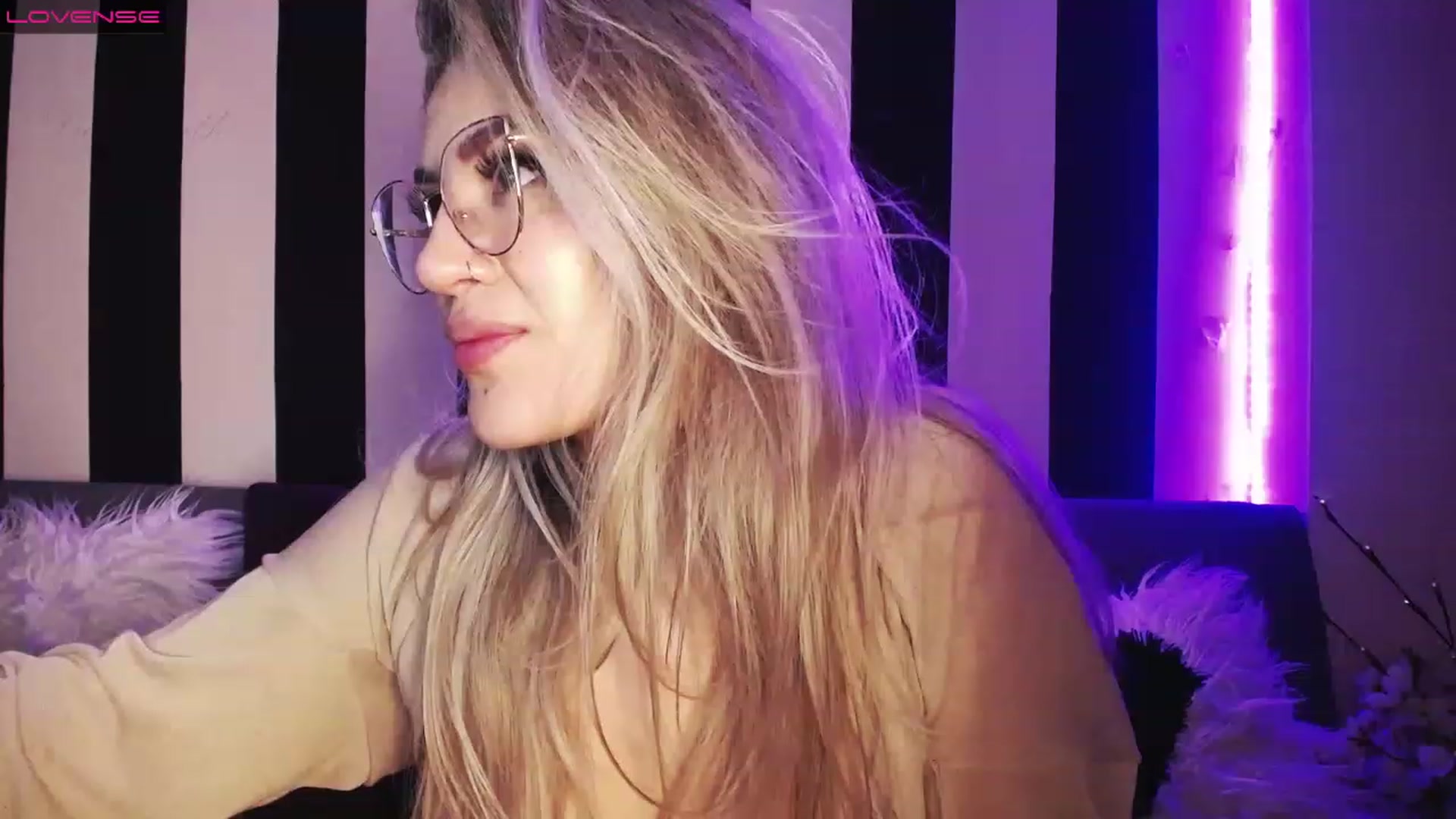 Gallery image thumbnail from Liasmithlatam's myfreecams stream on, 03/08/2023, 06:49 image 12 of 20