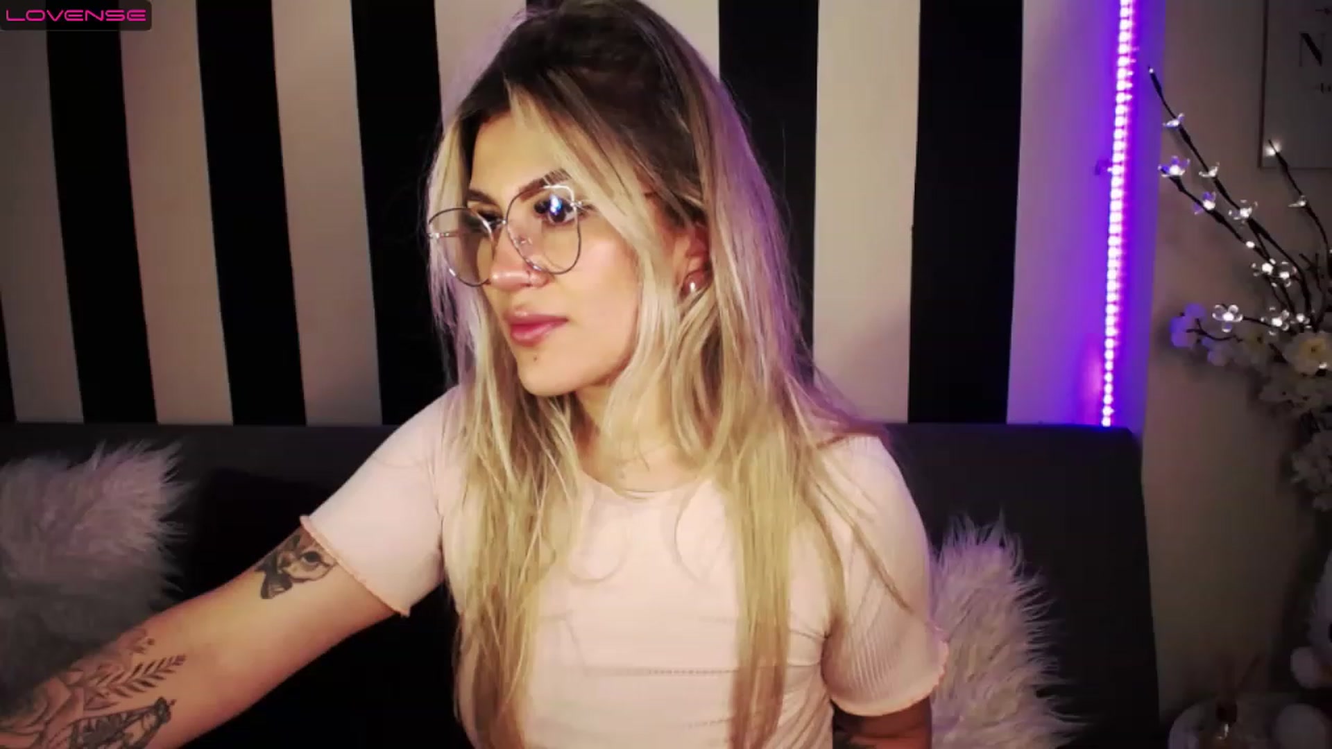 Gallery image thumbnail from Liasmithlatam's myfreecams stream on, 03/15/2023, 05:18 image 14 of 20