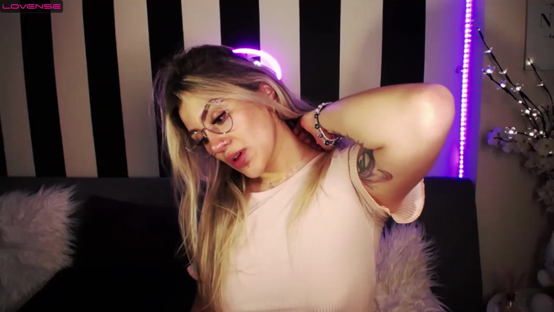 Gallery image thumbnail from Liasmithlatam's myfreecams stream on, 03/15/2023, 05:18 image 18 of 20