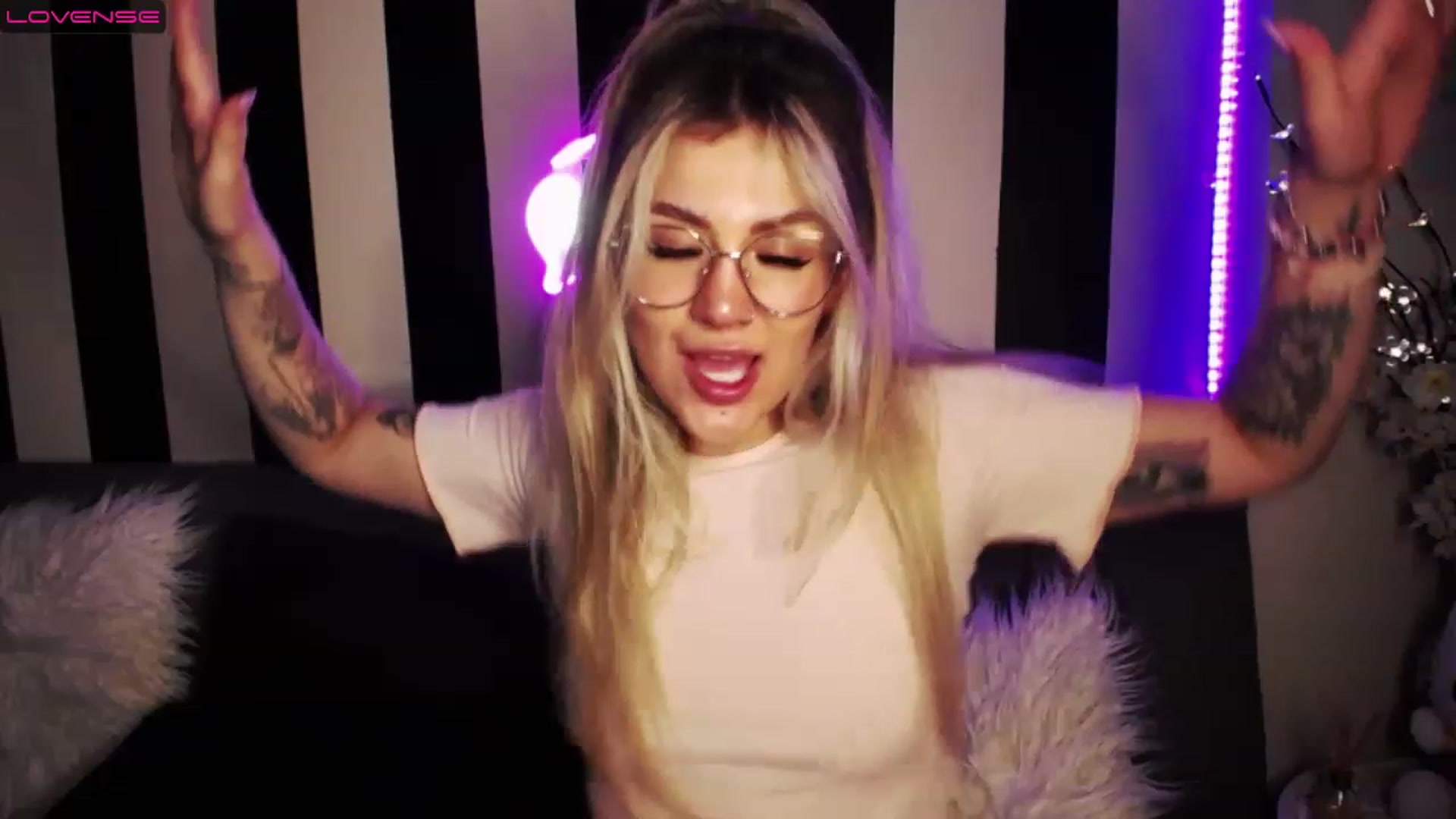 Gallery image thumbnail from Liasmithlatam's myfreecams stream on, 03/15/2023, 05:18 image 13 of 20