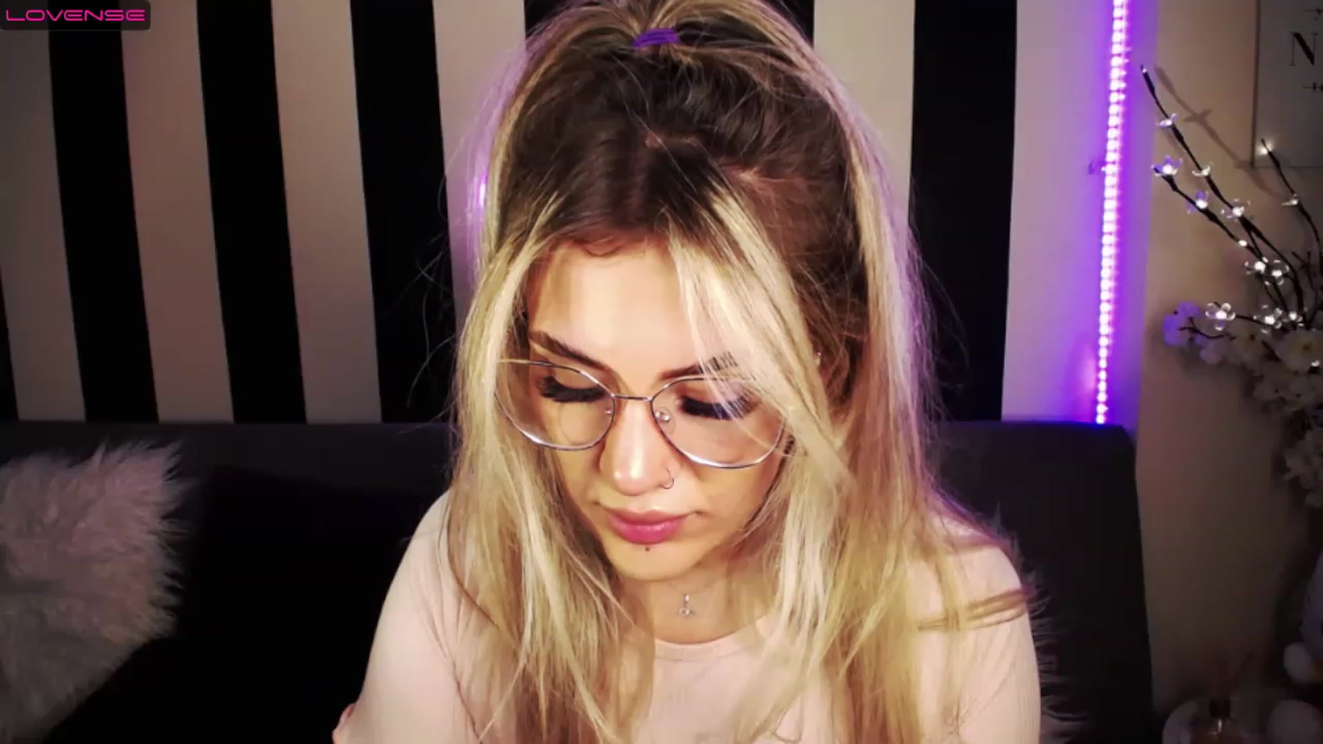 Gallery image thumbnail from Liasmithlatam's myfreecams stream on, 03/15/2023, 05:18 image 16 of 20