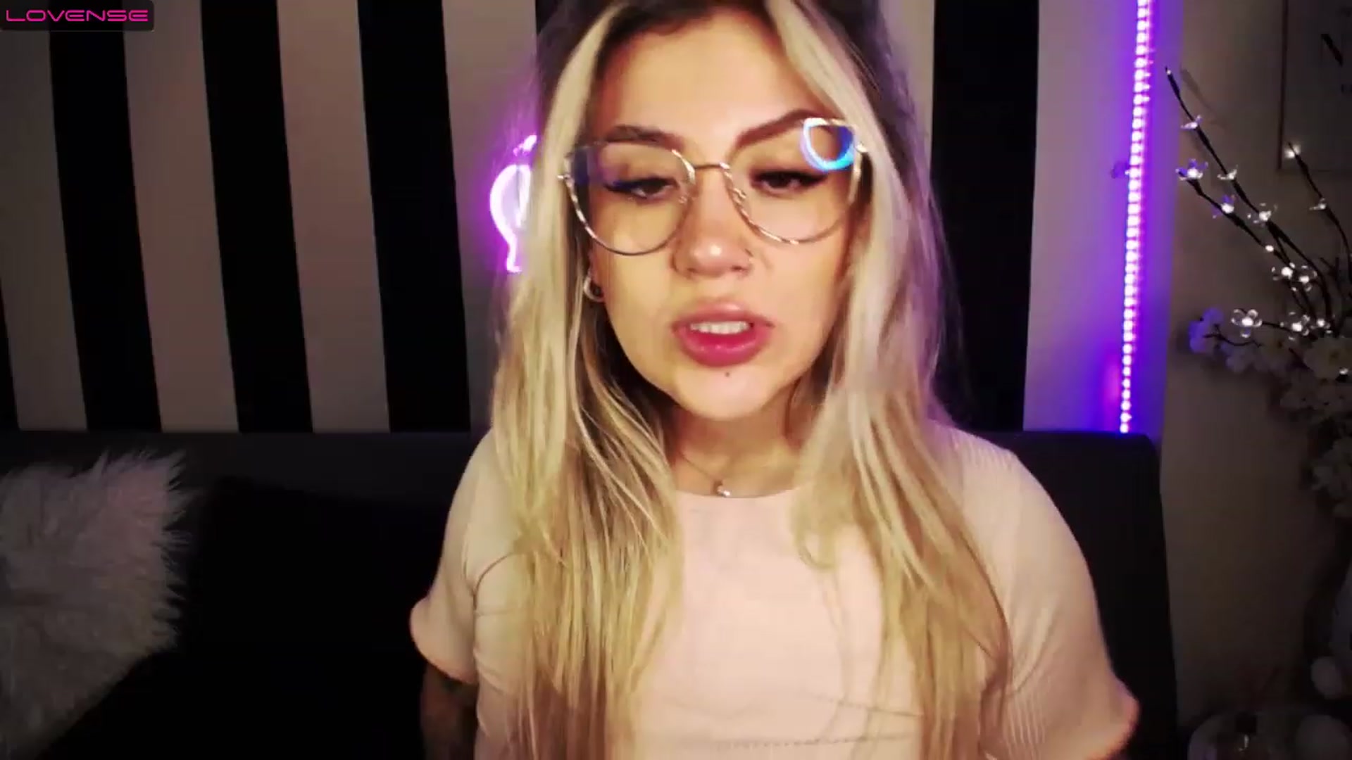 Gallery image thumbnail from Liasmithlatam's myfreecams stream on, 03/15/2023, 05:18 image 19 of 20