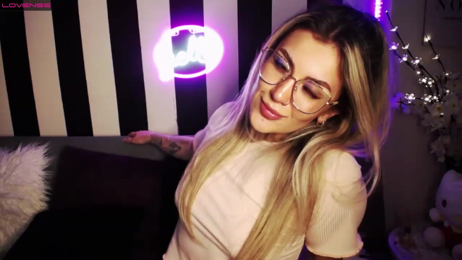 Gallery image thumbnail from Liasmithlatam's myfreecams stream on, 03/15/2023, 05:18 image 4 of 20