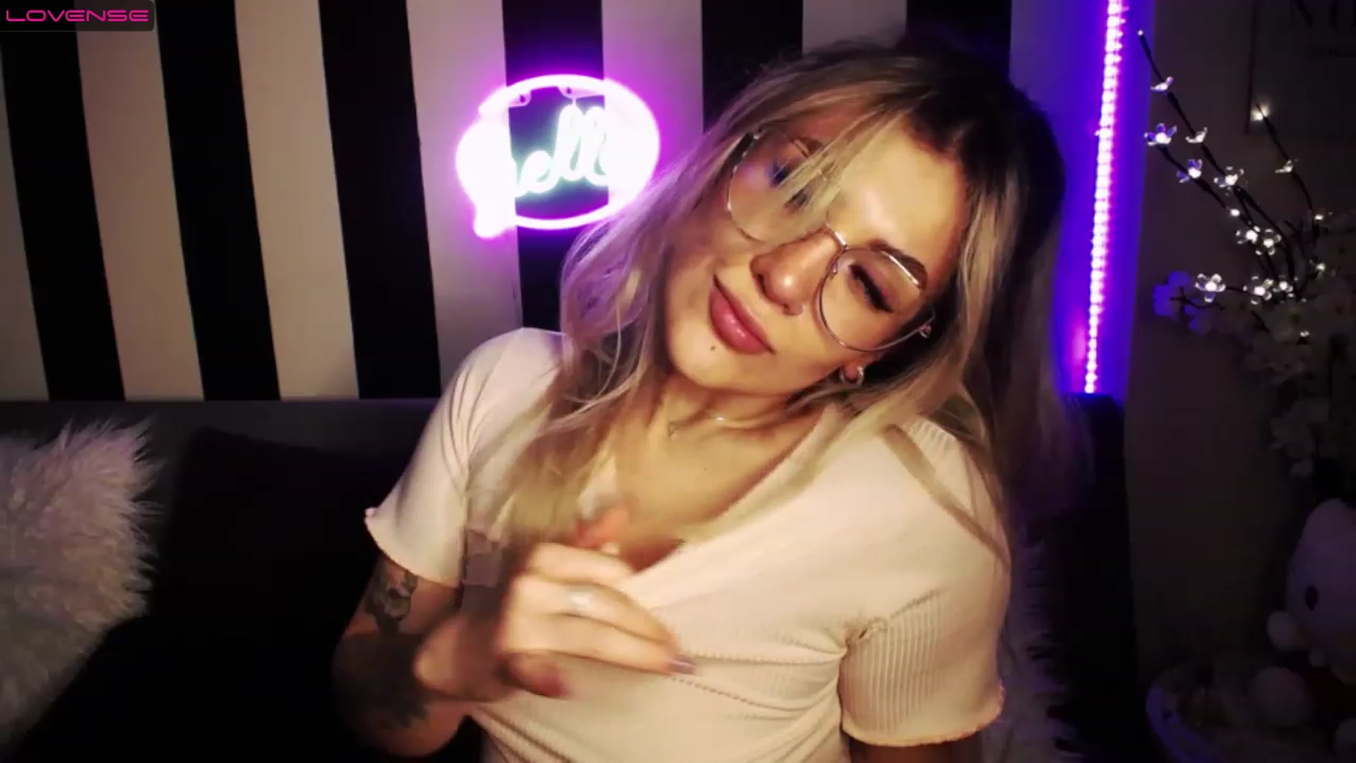 Gallery image thumbnail from Liasmithlatam's myfreecams stream on, 03/15/2023, 05:18 image 7 of 20