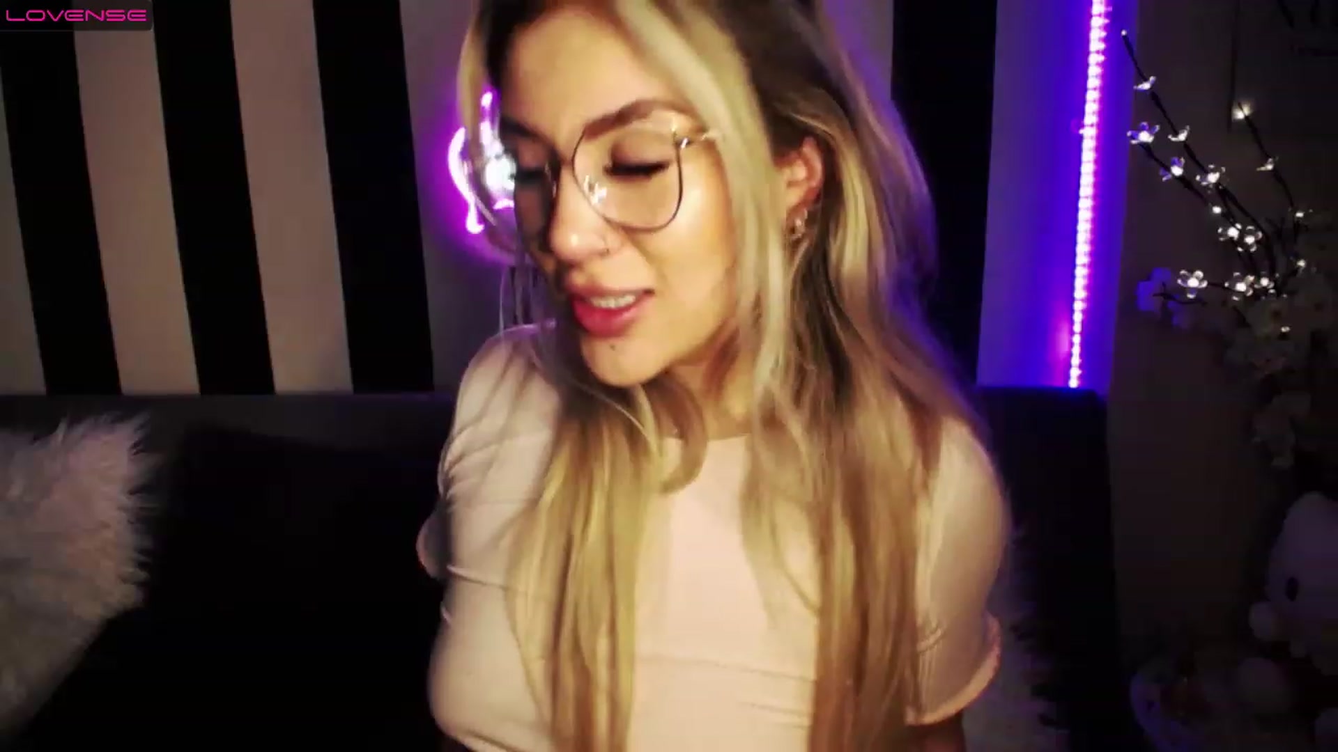 Gallery image thumbnail from Liasmithlatam's myfreecams stream on, 03/15/2023, 05:18 image 5 of 20
