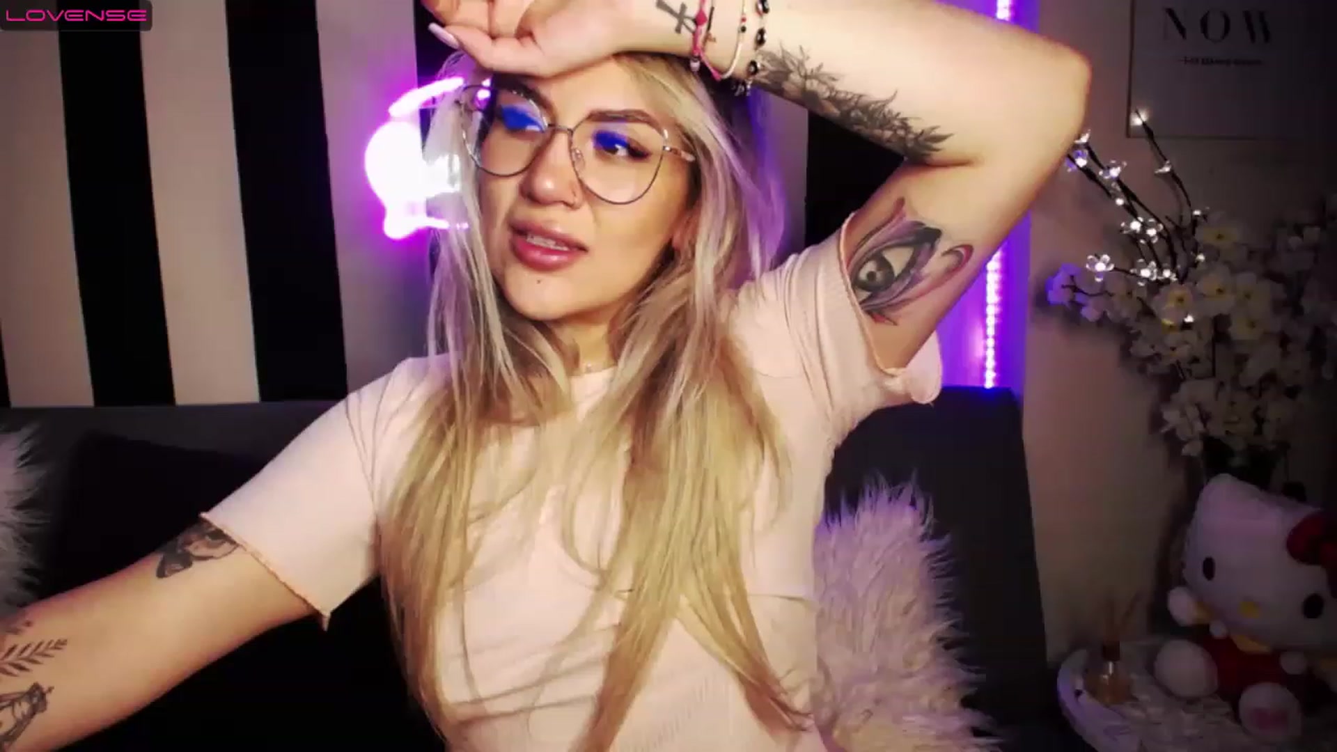 Gallery image thumbnail from Liasmithlatam's myfreecams stream on, 03/15/2023, 05:18 image 10 of 20
