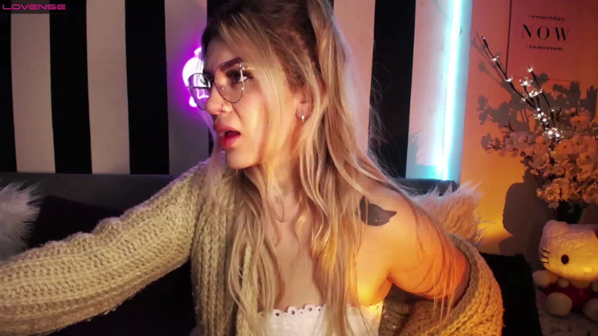 Gallery image thumbnail from Liasmithlatam's myfreecams stream on, 03/16/2023, 05:12 image 18 of 20