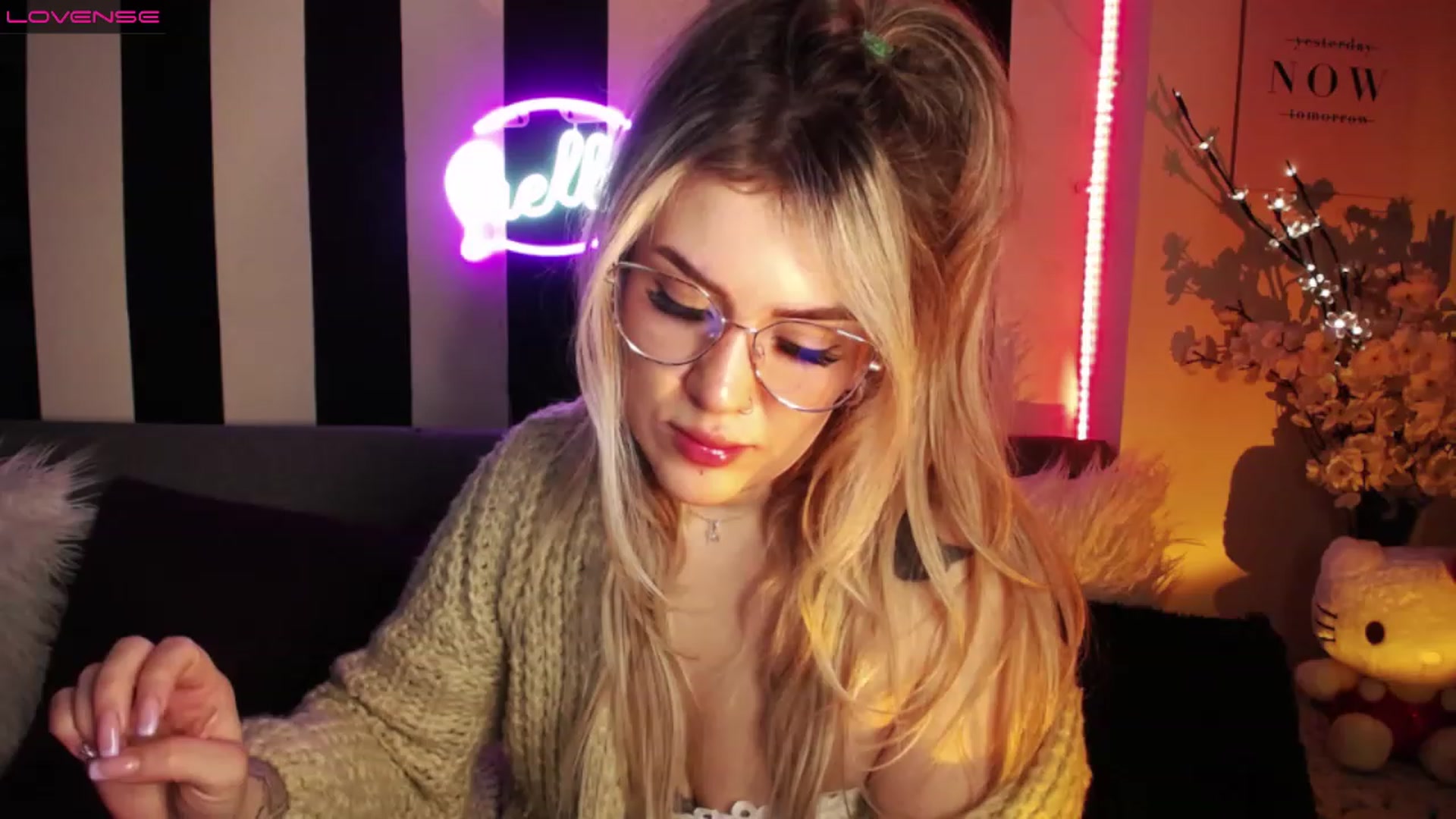 Gallery image thumbnail from Liasmithlatam's myfreecams stream on, 03/16/2023, 05:12 image 5 of 20