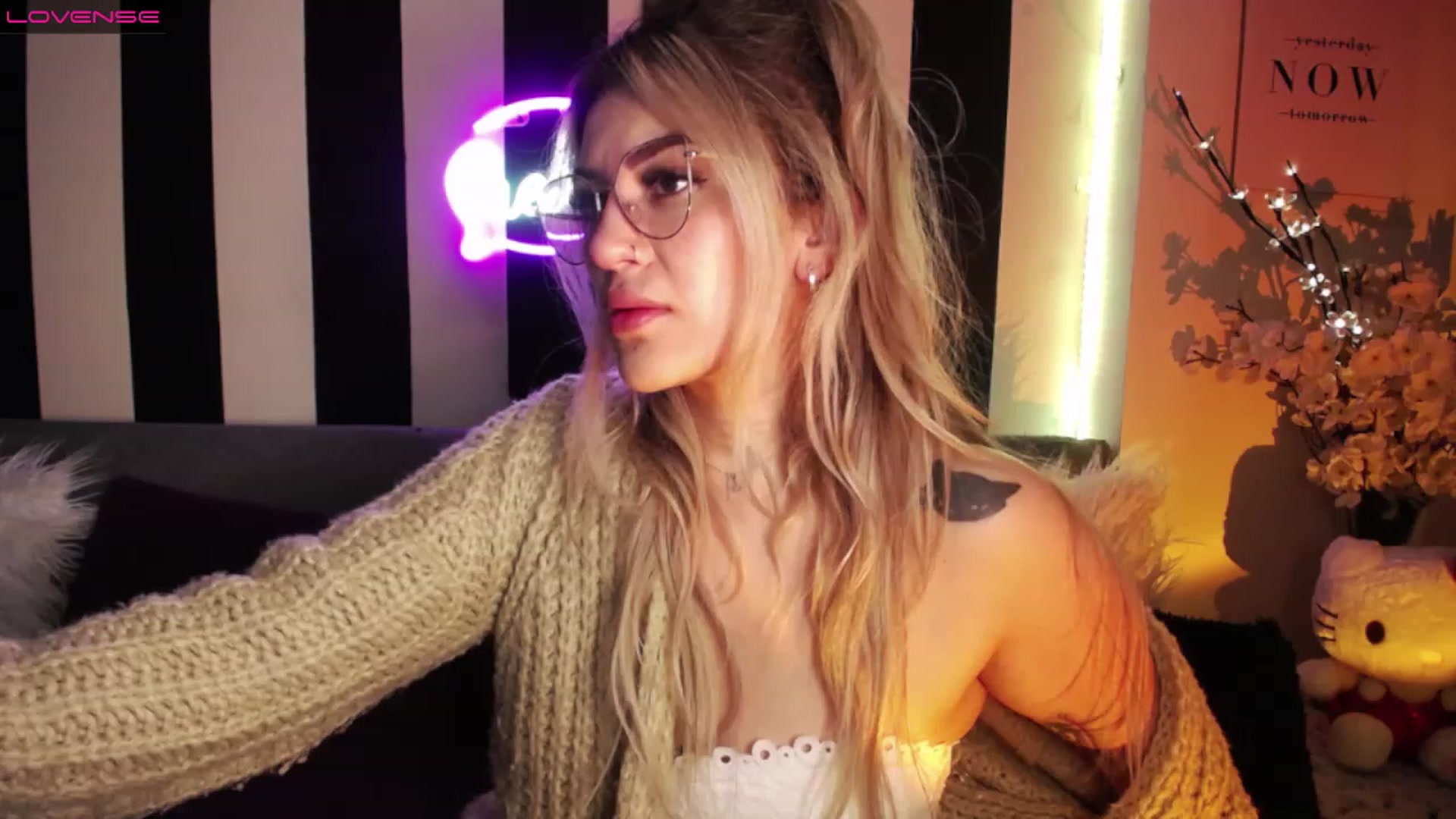 Gallery image thumbnail from Liasmithlatam's myfreecams stream on, 03/16/2023, 05:12 image 20 of 20
