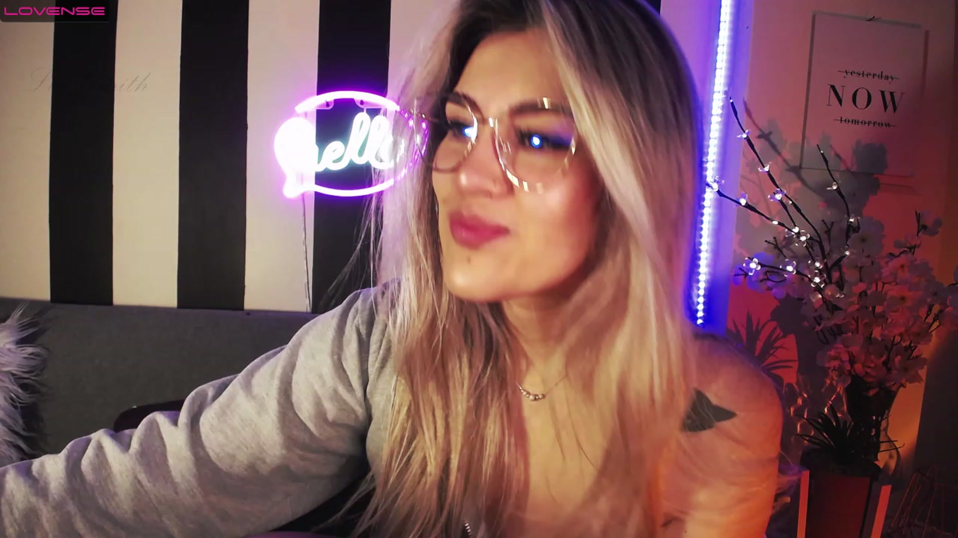 Gallery image thumbnail from Liasmithlatam's myfreecams stream on, 03/21/2023, 07:03 image 1 of 20