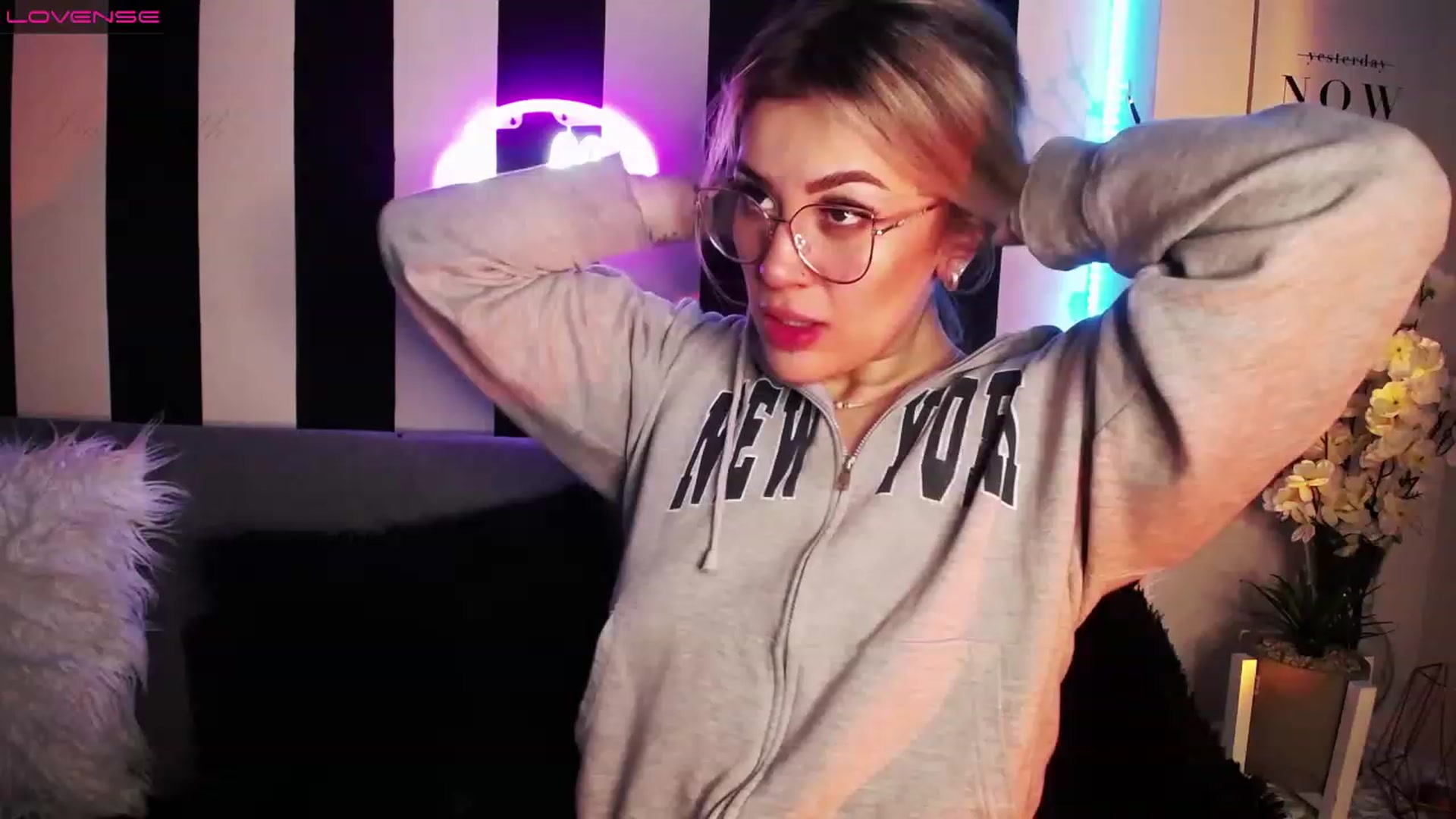 Gallery image thumbnail from Liasmithlatam's myfreecams stream on, 03/21/2023, 07:03 image 19 of 20