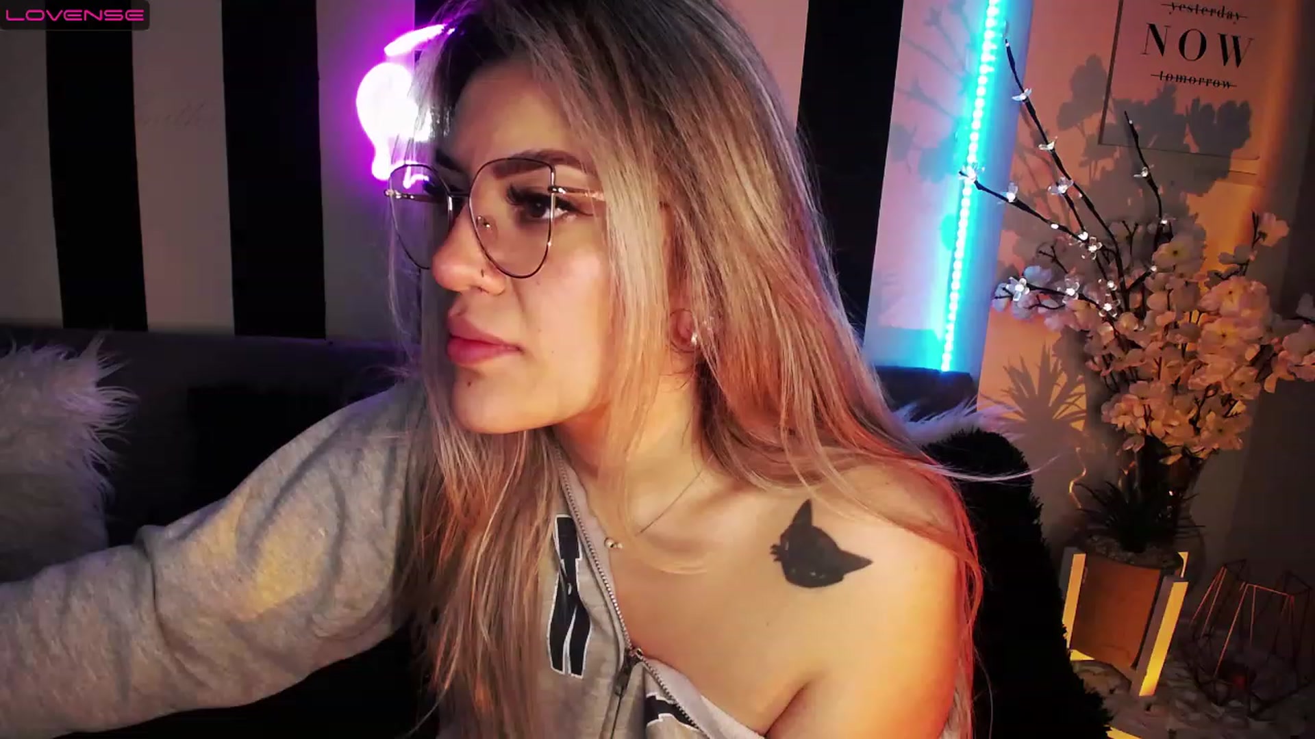 Gallery image thumbnail from Liasmithlatam's myfreecams stream on, 03/21/2023, 07:19 image 11 of 20