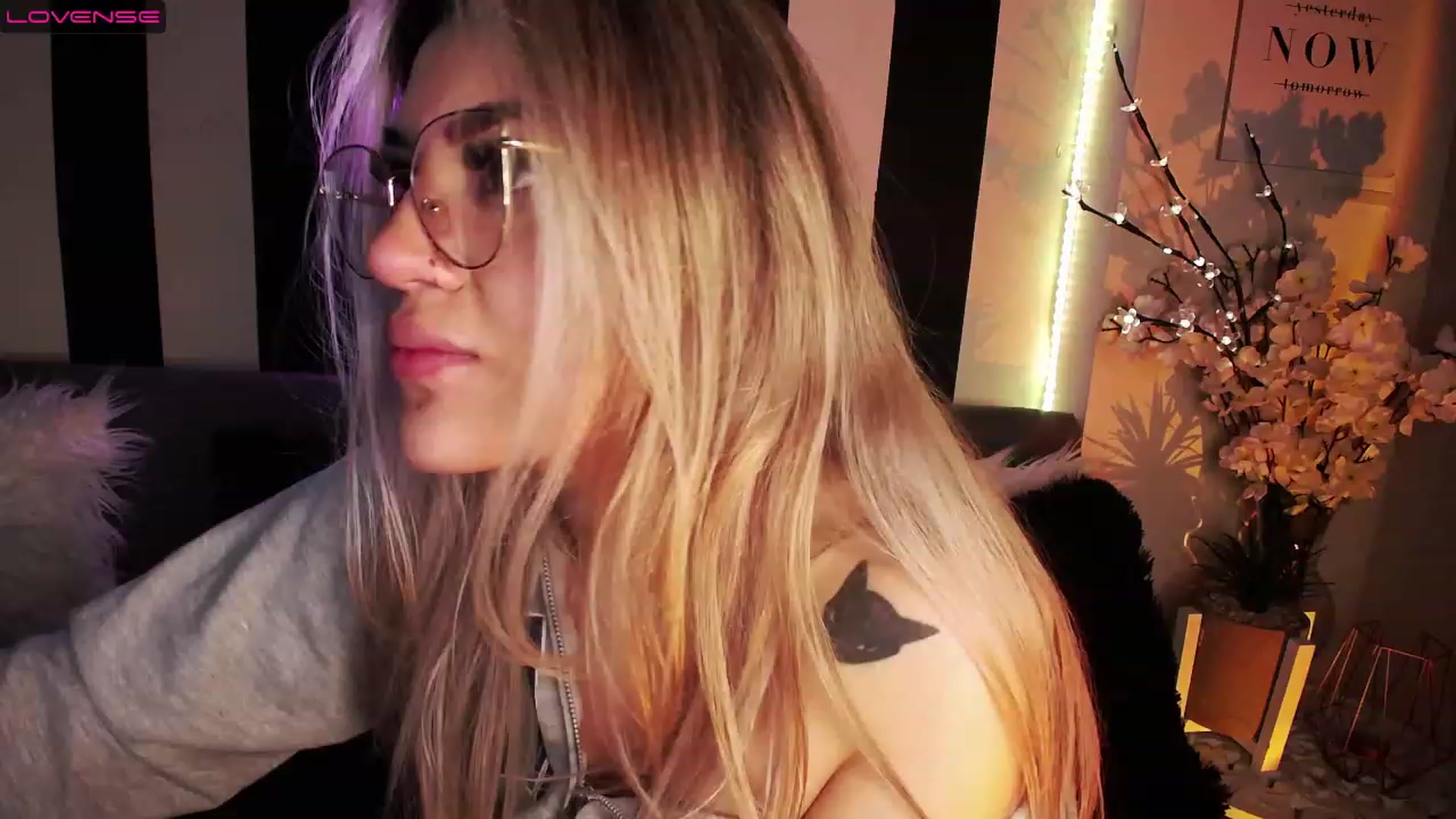 Gallery image thumbnail from Liasmithlatam's myfreecams stream on, 03/21/2023, 07:19 image 17 of 20