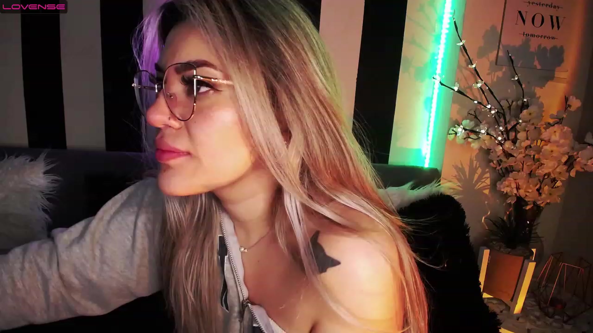 Gallery image thumbnail from Liasmithlatam's myfreecams stream on, 03/21/2023, 07:19 image 14 of 20