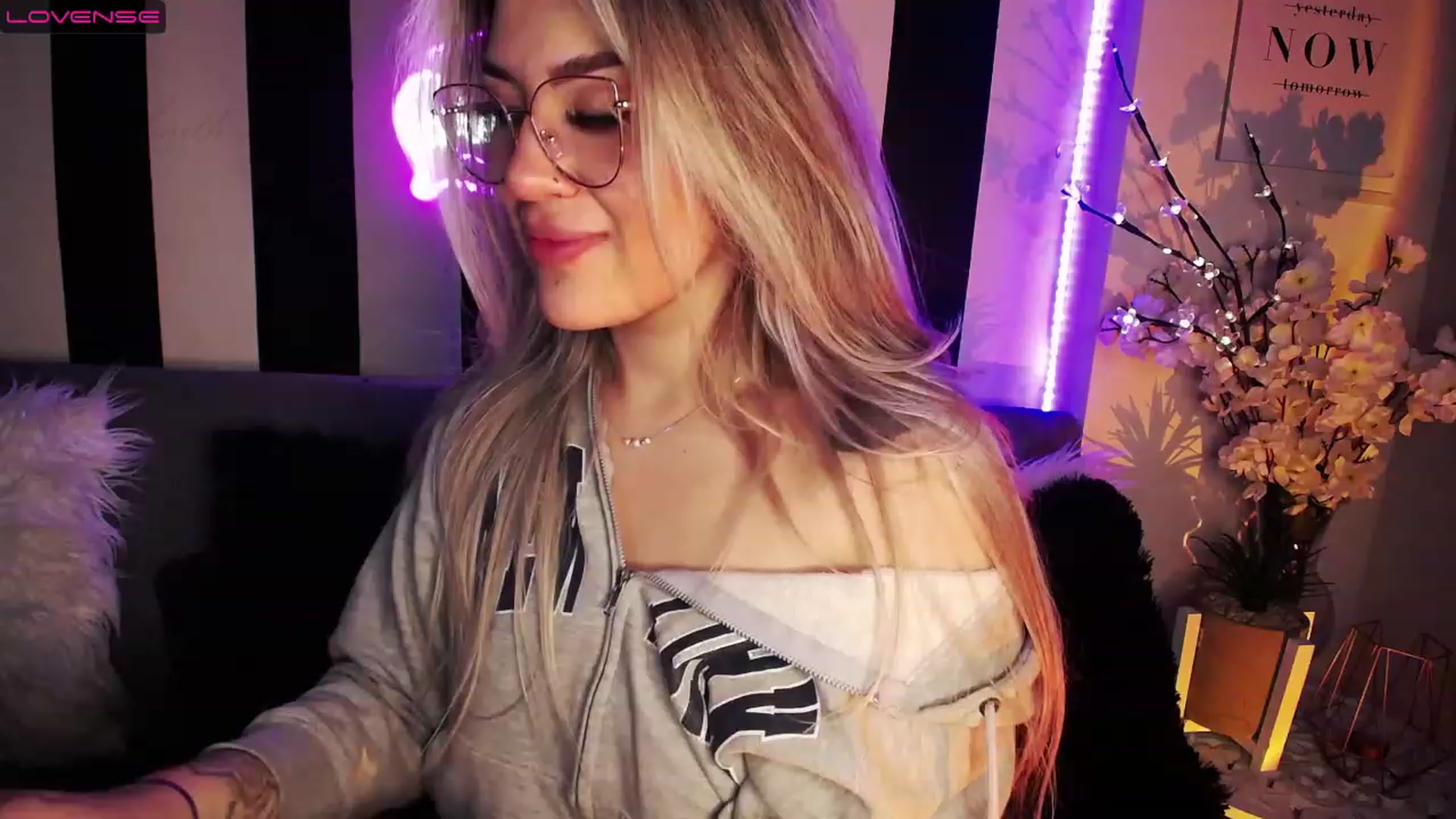 Gallery image thumbnail from Liasmithlatam's myfreecams stream on, 03/21/2023, 07:19 image 18 of 20
