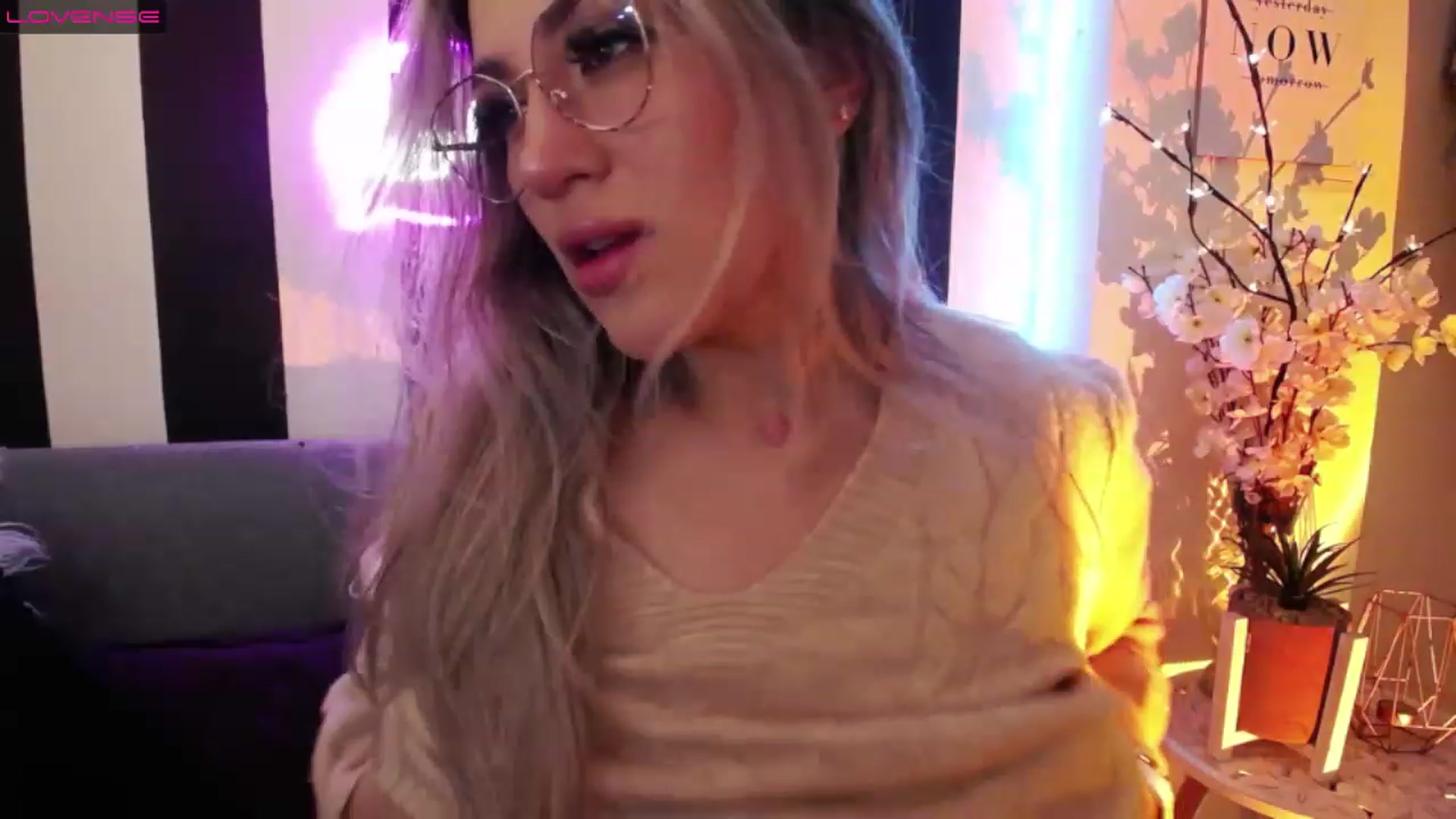 Gallery image thumbnail from Liasmithlatam's myfreecams stream on, 03/22/2023, 06:55 image 14 of 20