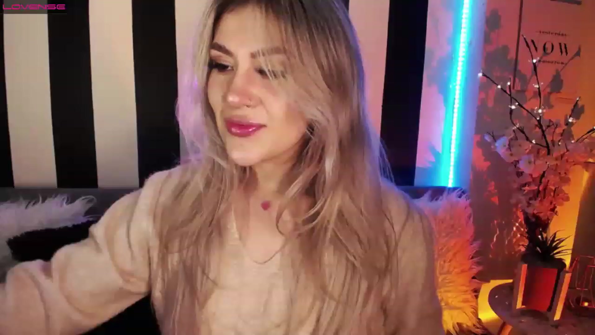 Gallery image thumbnail from Liasmithlatam's myfreecams stream on, 03/22/2023, 06:55 image 4 of 20